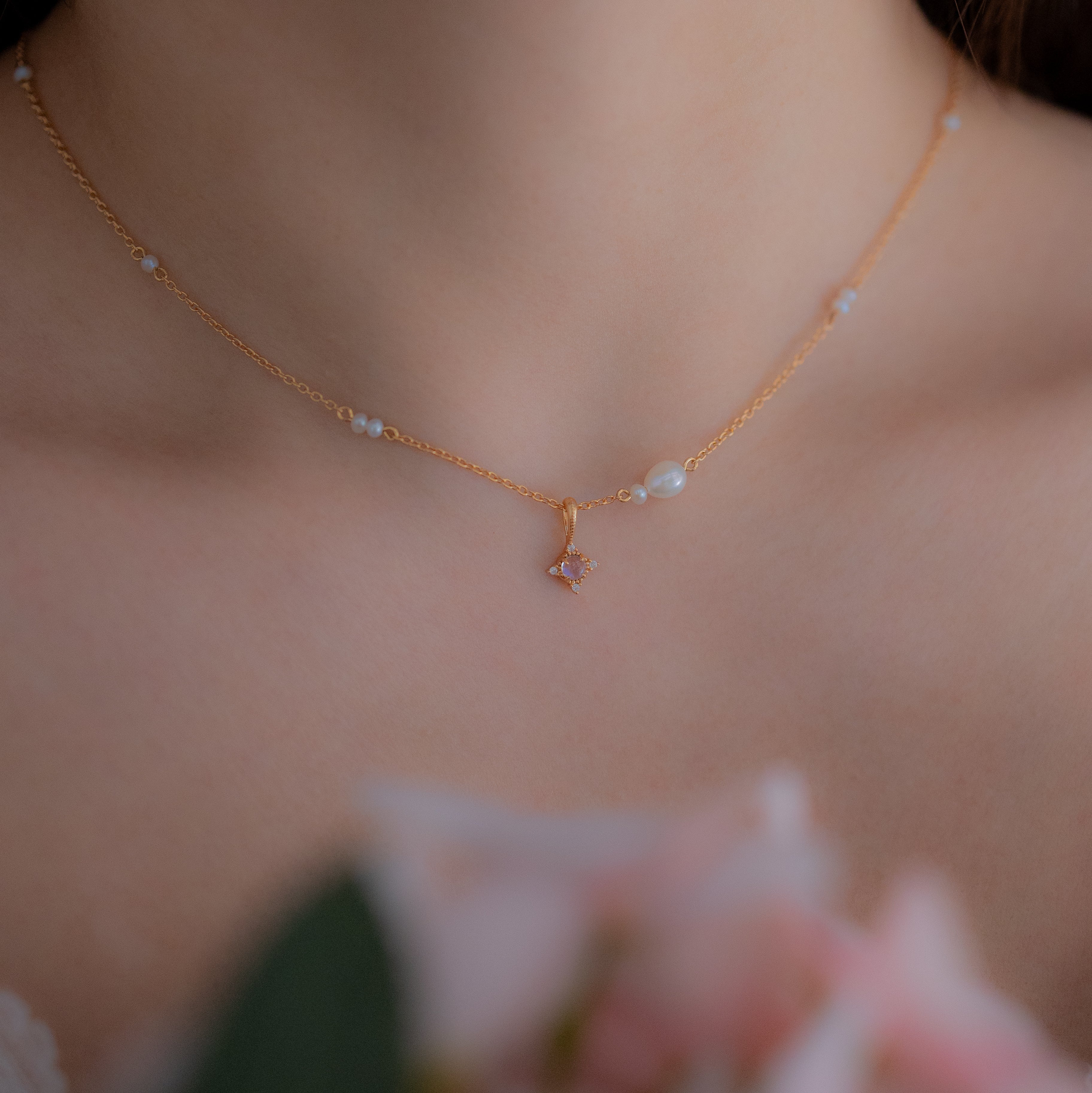 LITTLE STAR WITH PEARLS NECKLACE (MOONSTONE)