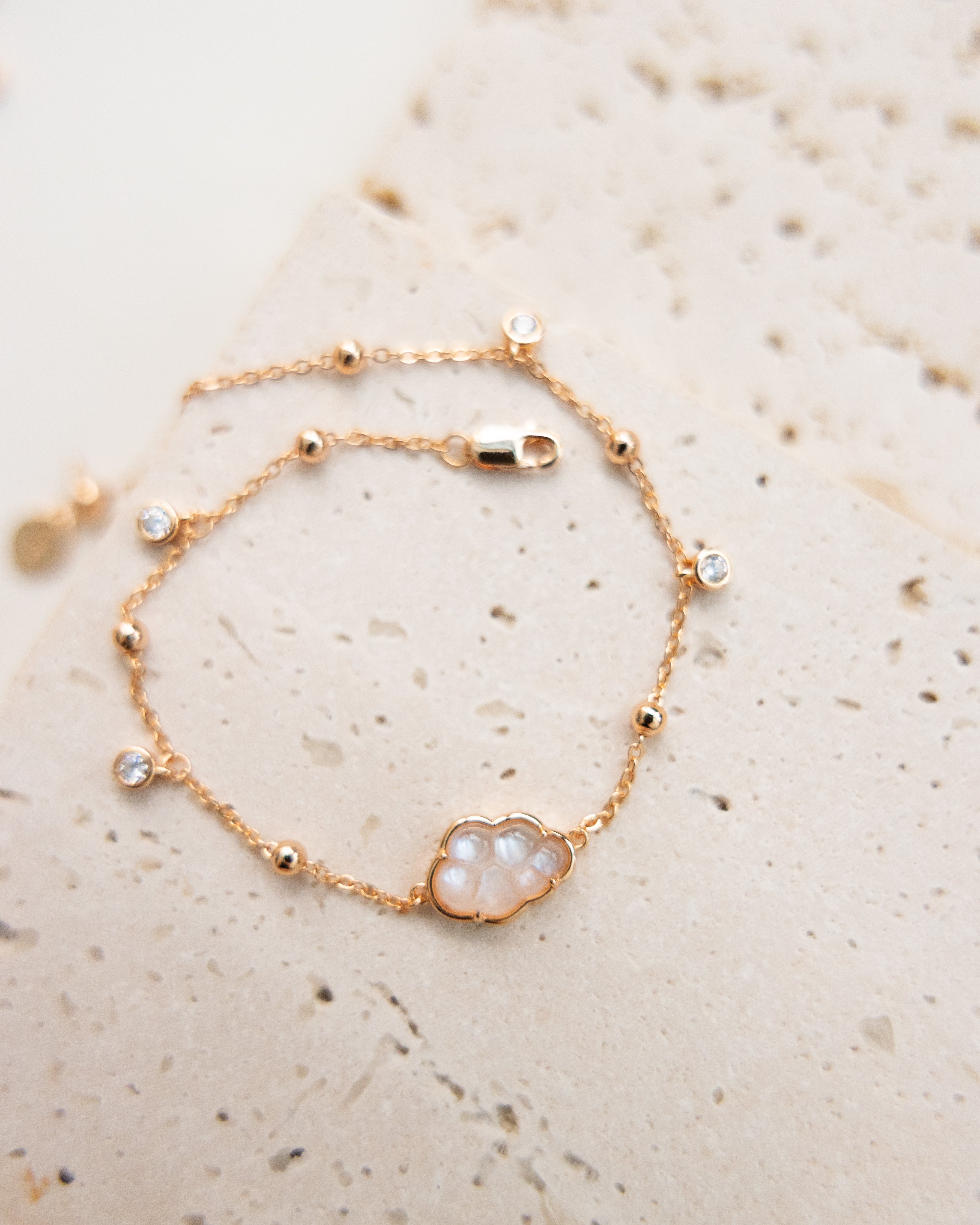 BUBBLE CLOUD BRACELET - MOONSTONE
