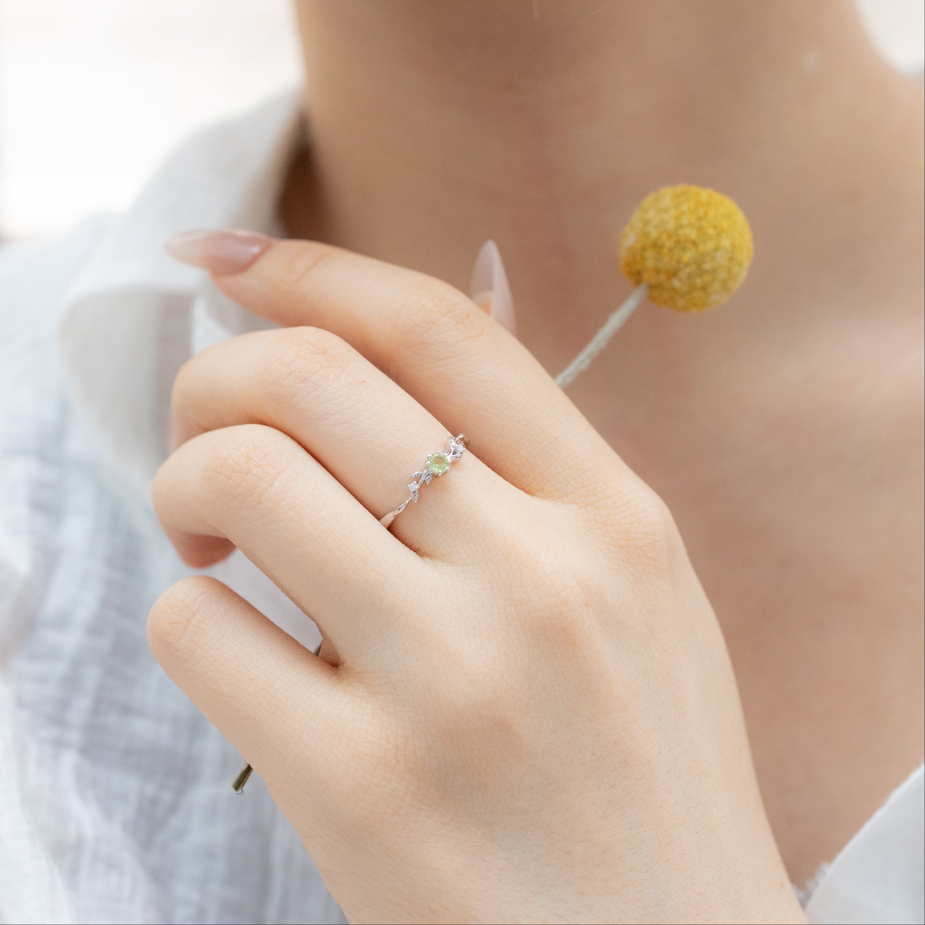 CHLOE DAINTY GARDEN SILVER RING - OLIVINE