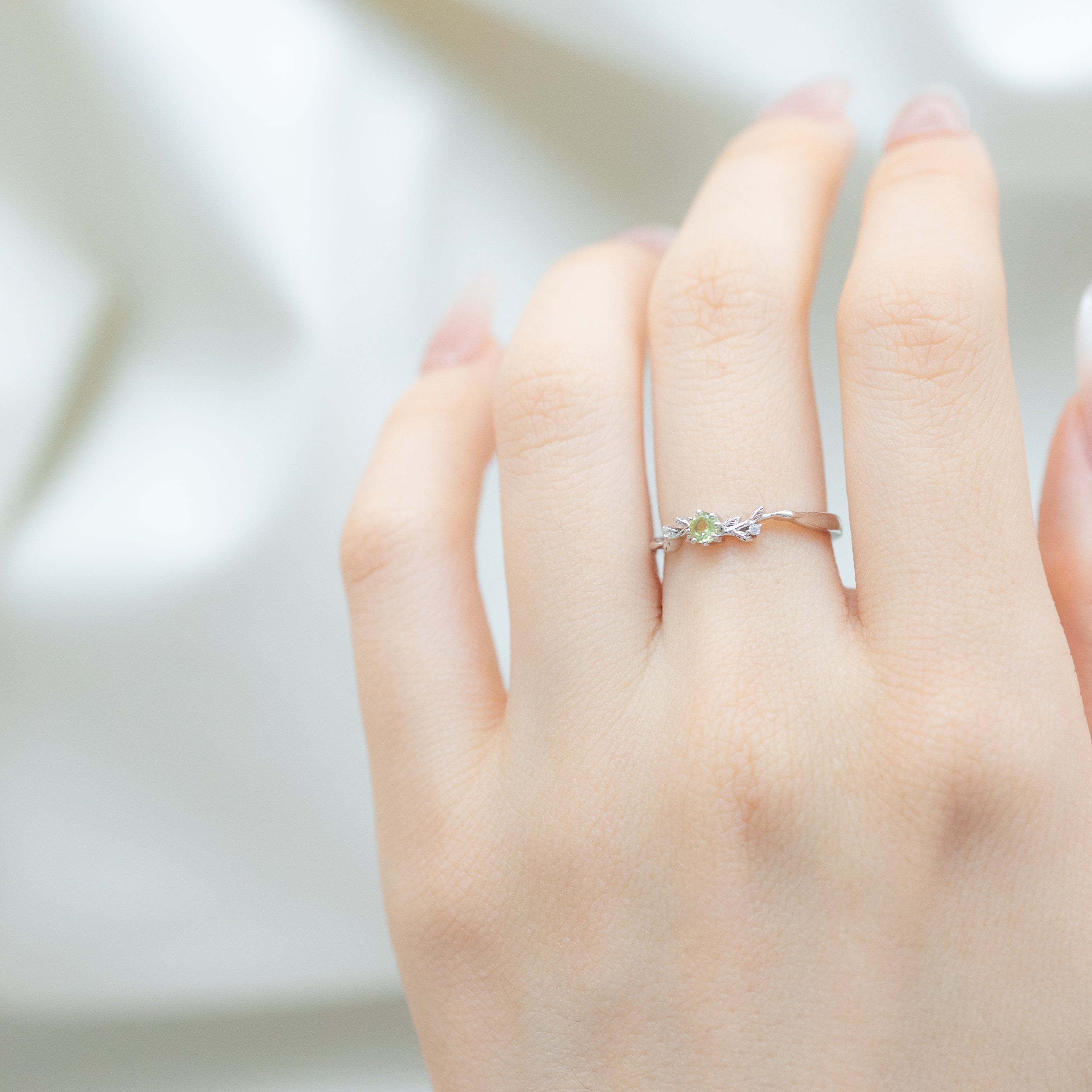 CHLOE DAINTY GARDEN SILVER RING - OLIVINE