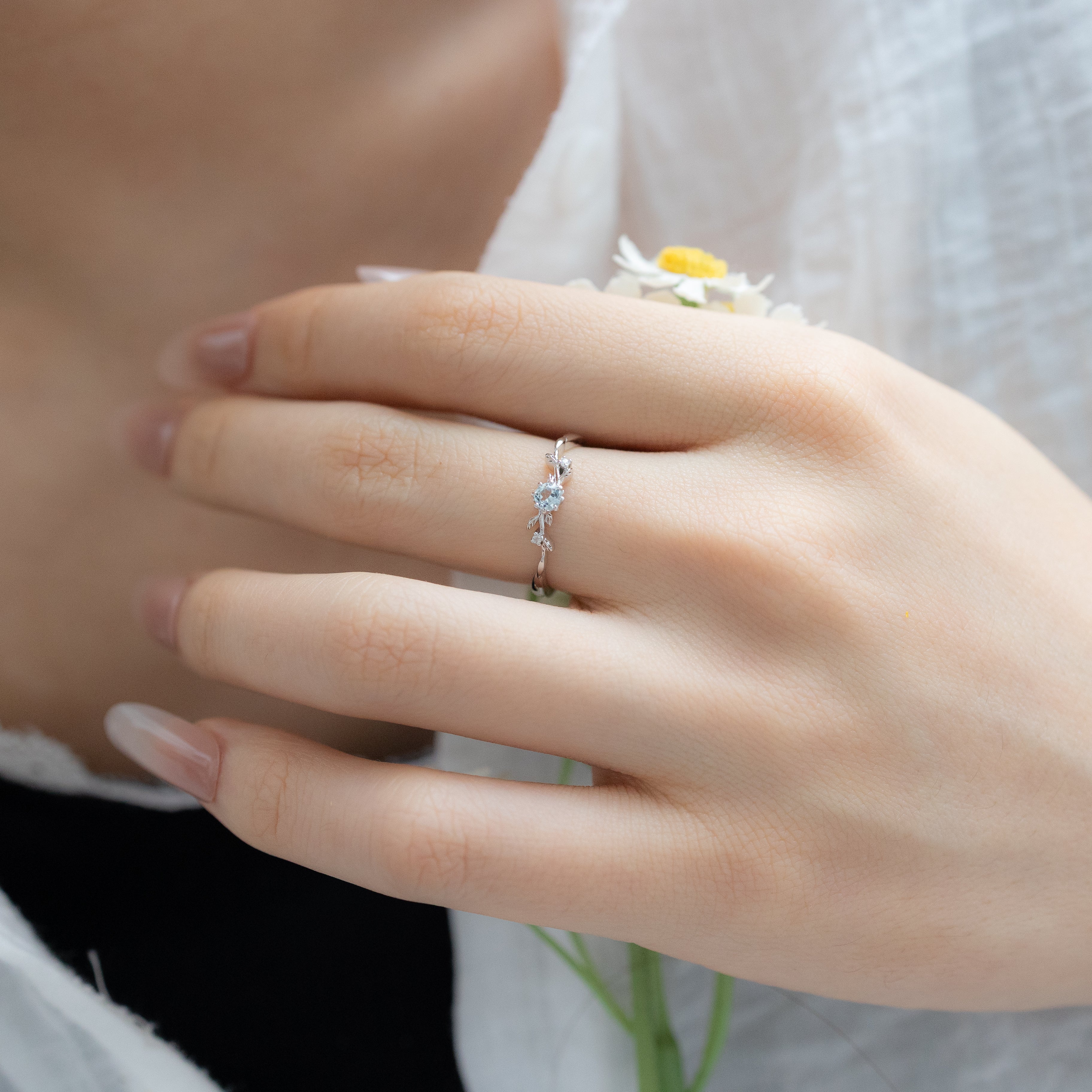 CHLOE DAINTY GARDEN SILVER RING - TOPAZ
