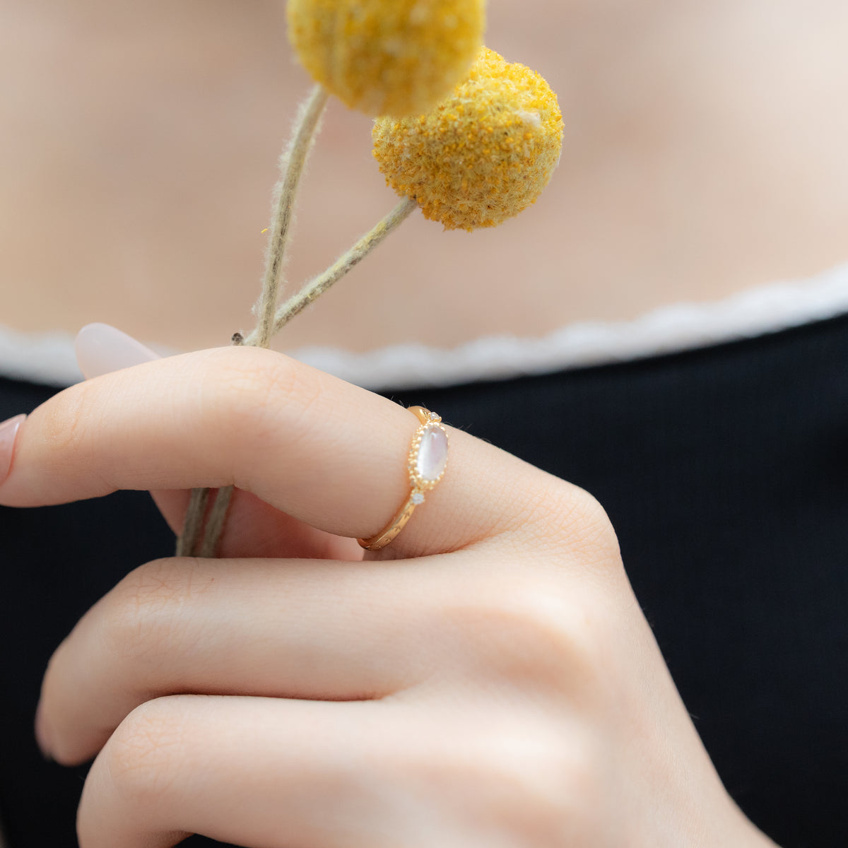 THE HALO OVAL RING - MOONSTONE