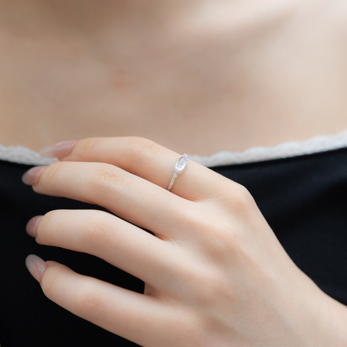THE HALO OVAL SILVER RING - MOONSTONE