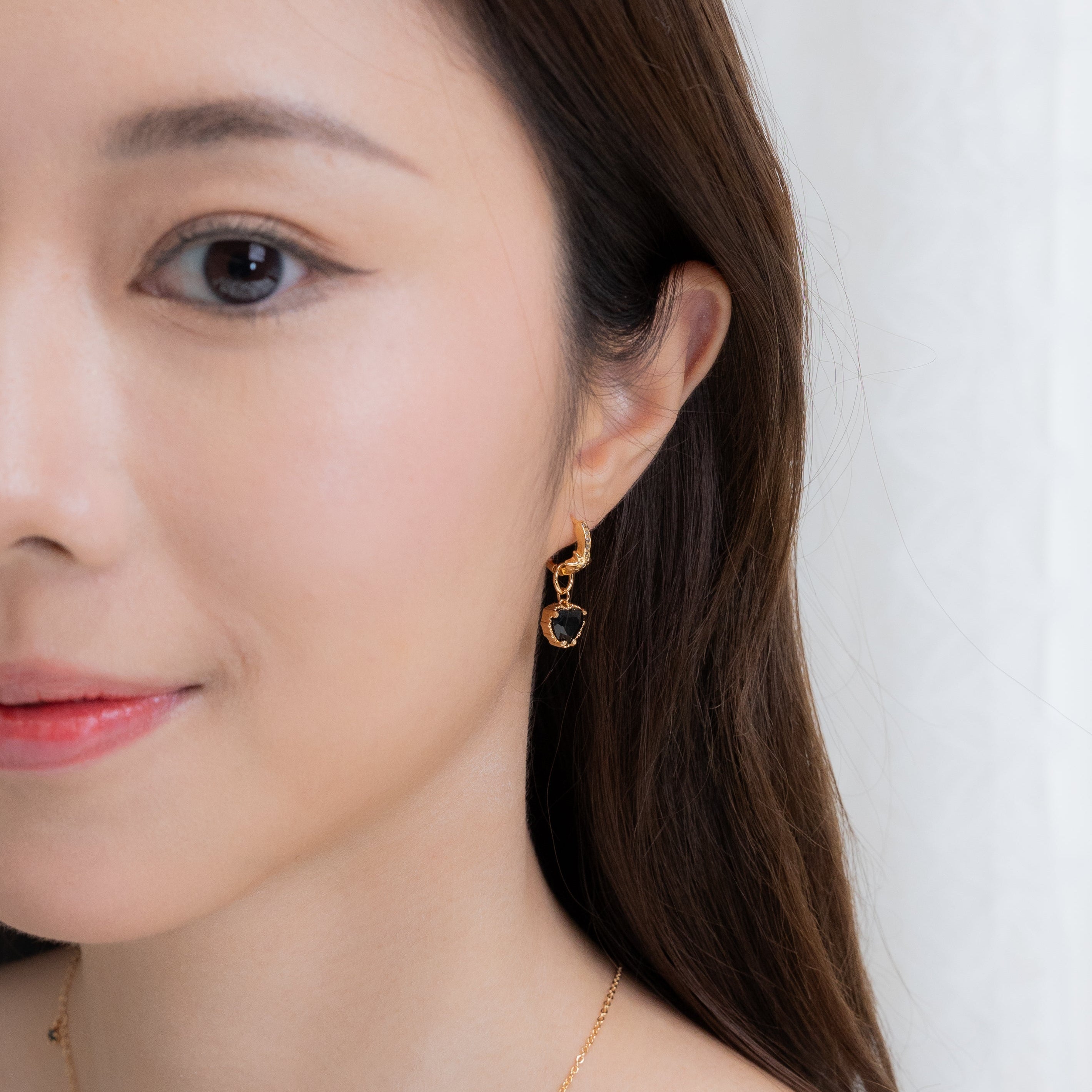 PINKY TWINKLE EARRINGS - OBSIDIAN