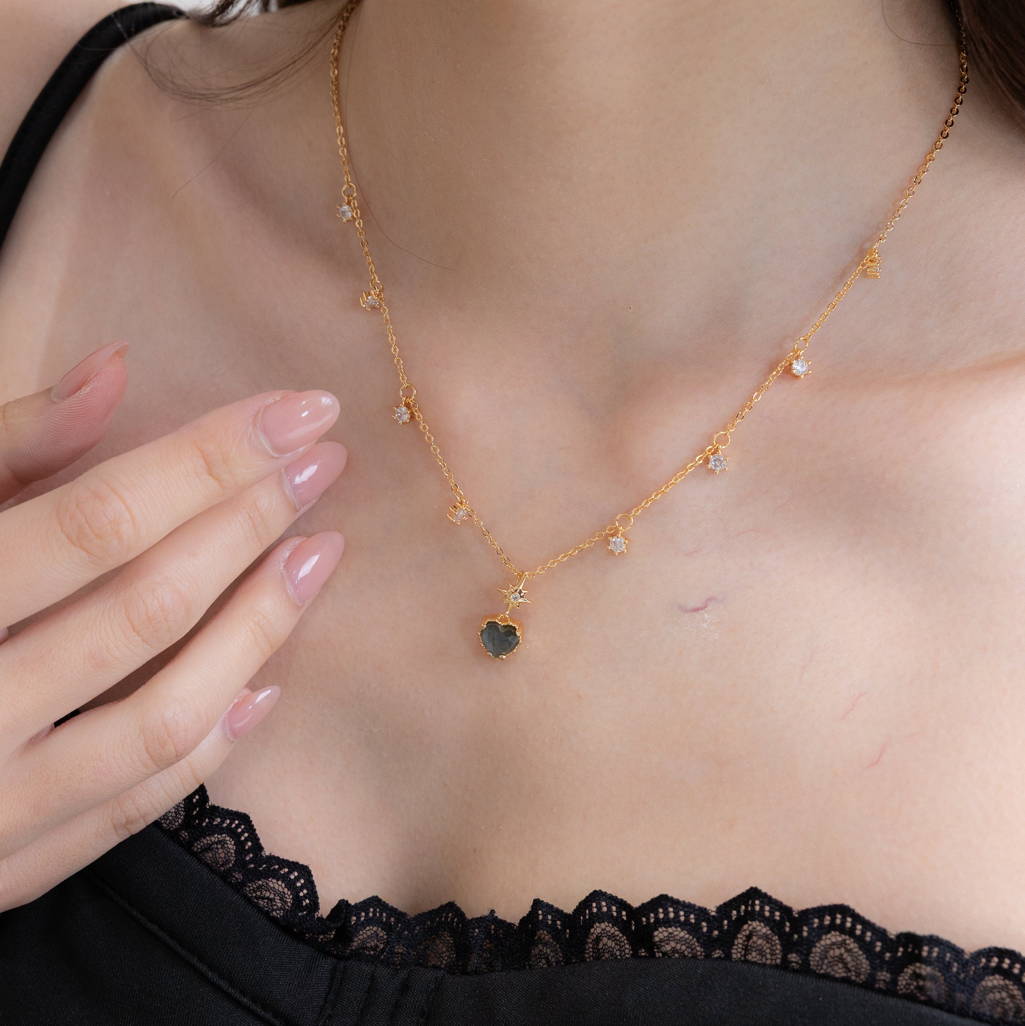 MID NIGHT TWINKLE NECKLACE - LABRADORITE