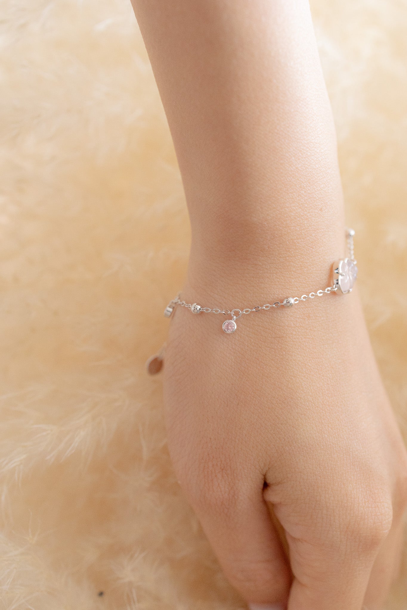 BUBBLE CLOUD SILVER BRACELET - ROSE QUARTZ