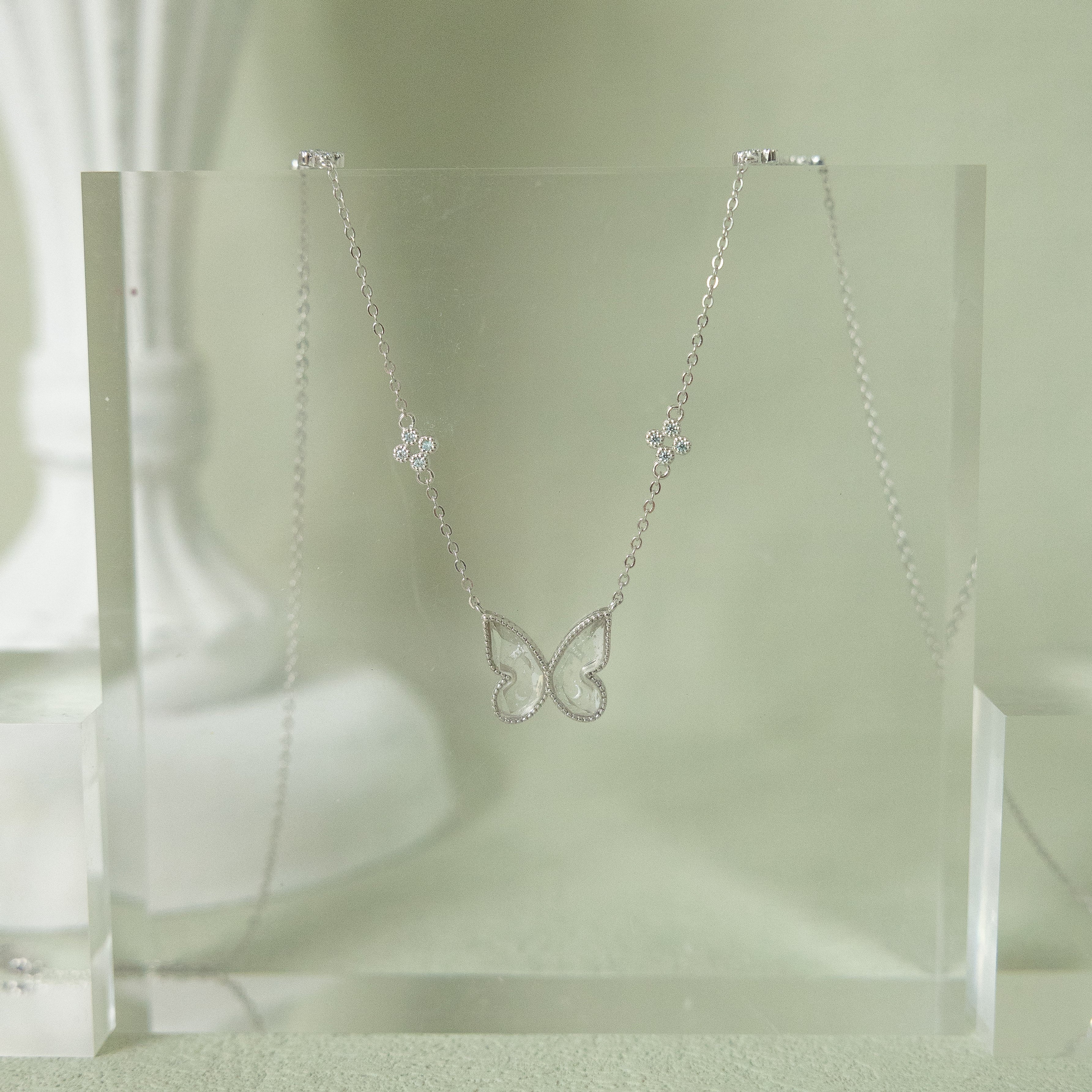 BUTTERFLY GARDEN SILVER NECKLACE