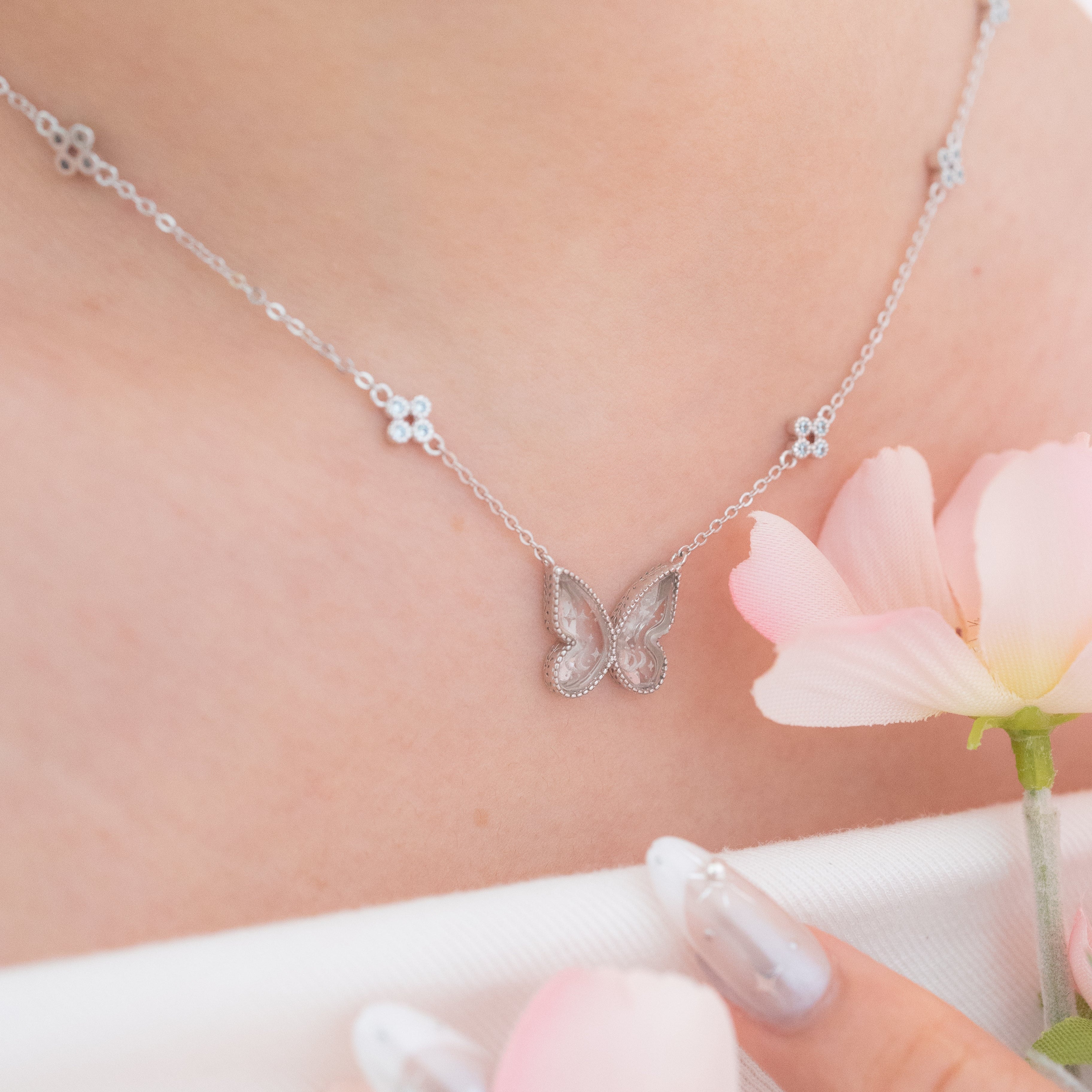 BUTTERFLY GARDEN SILVER NECKLACE