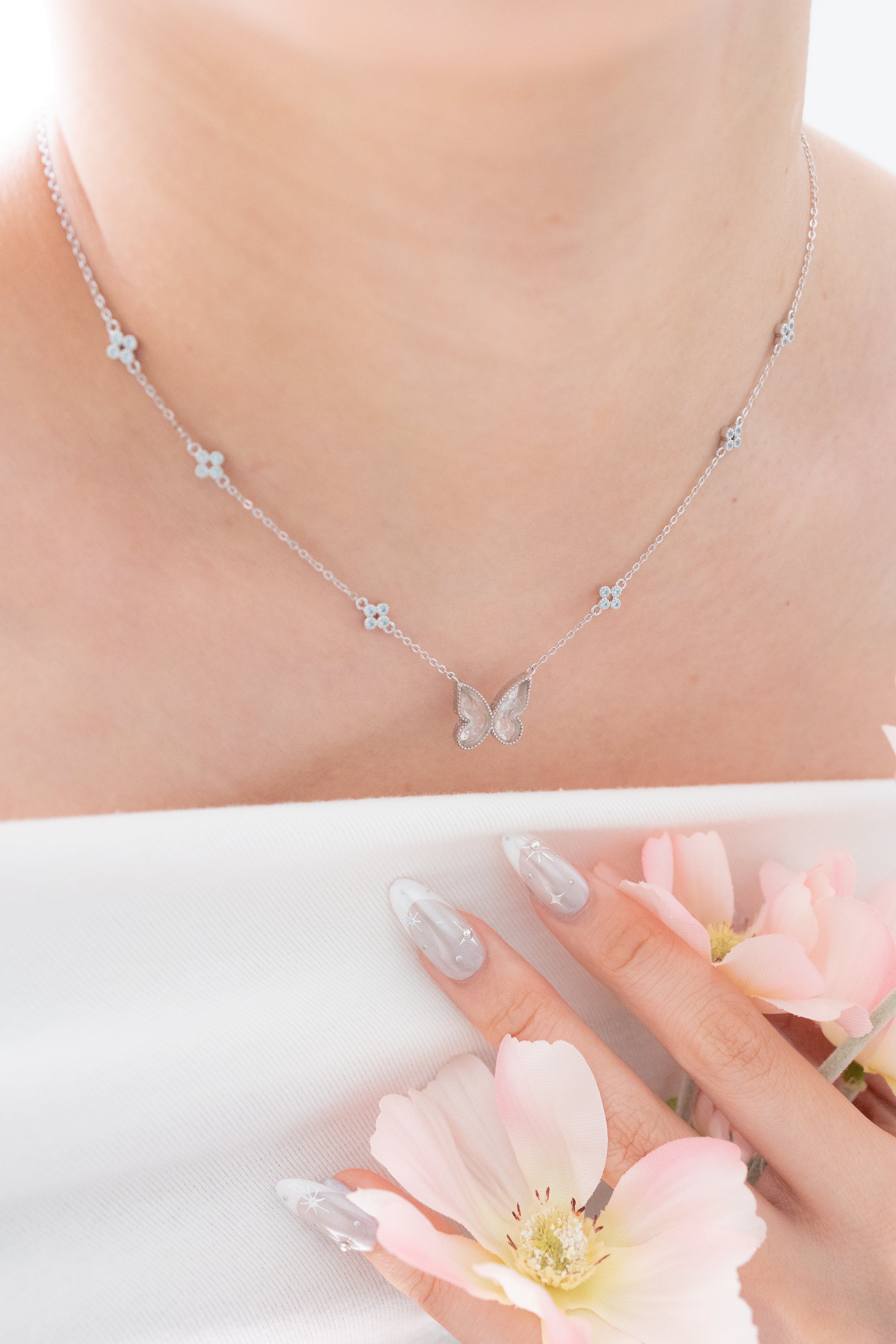 BUTTERFLY GARDEN SILVER NECKLACE