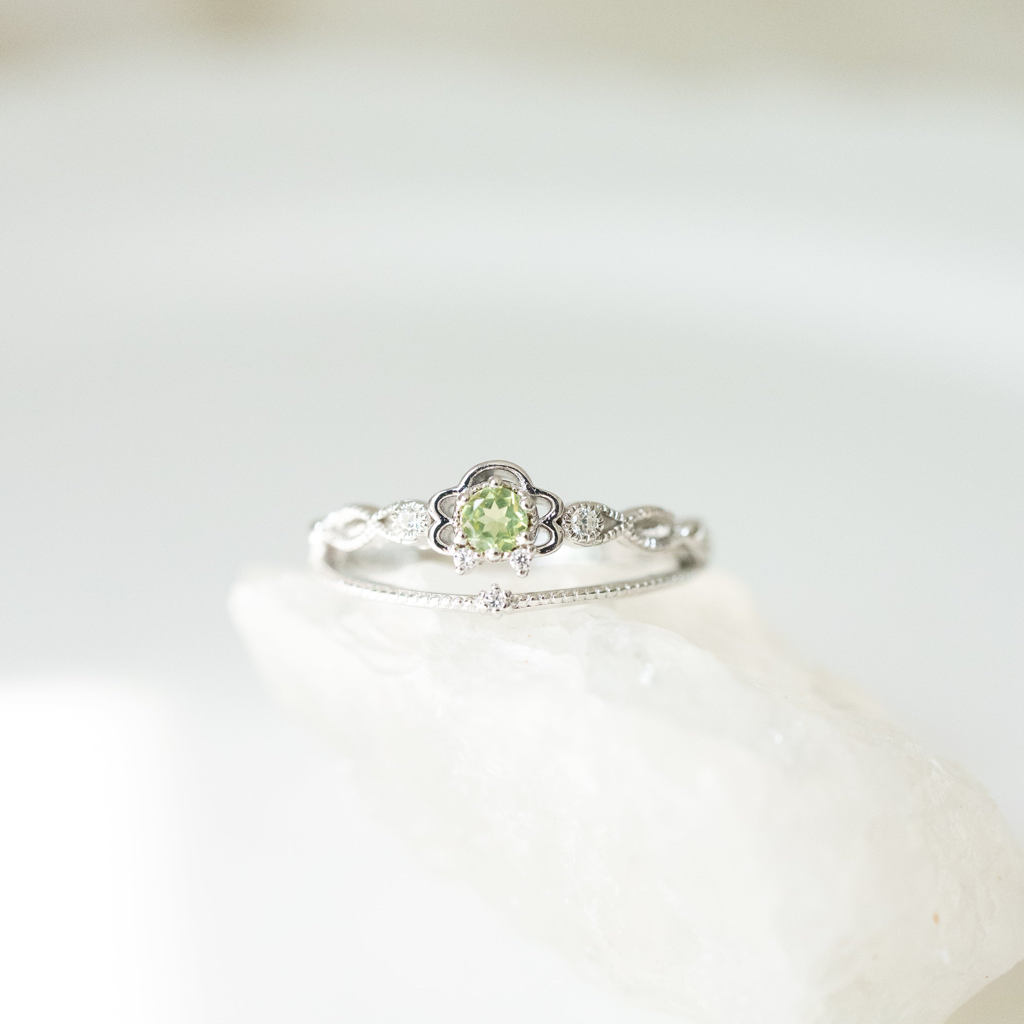 JULIET ADJUSTABLE SILVER RING - OLIVINE