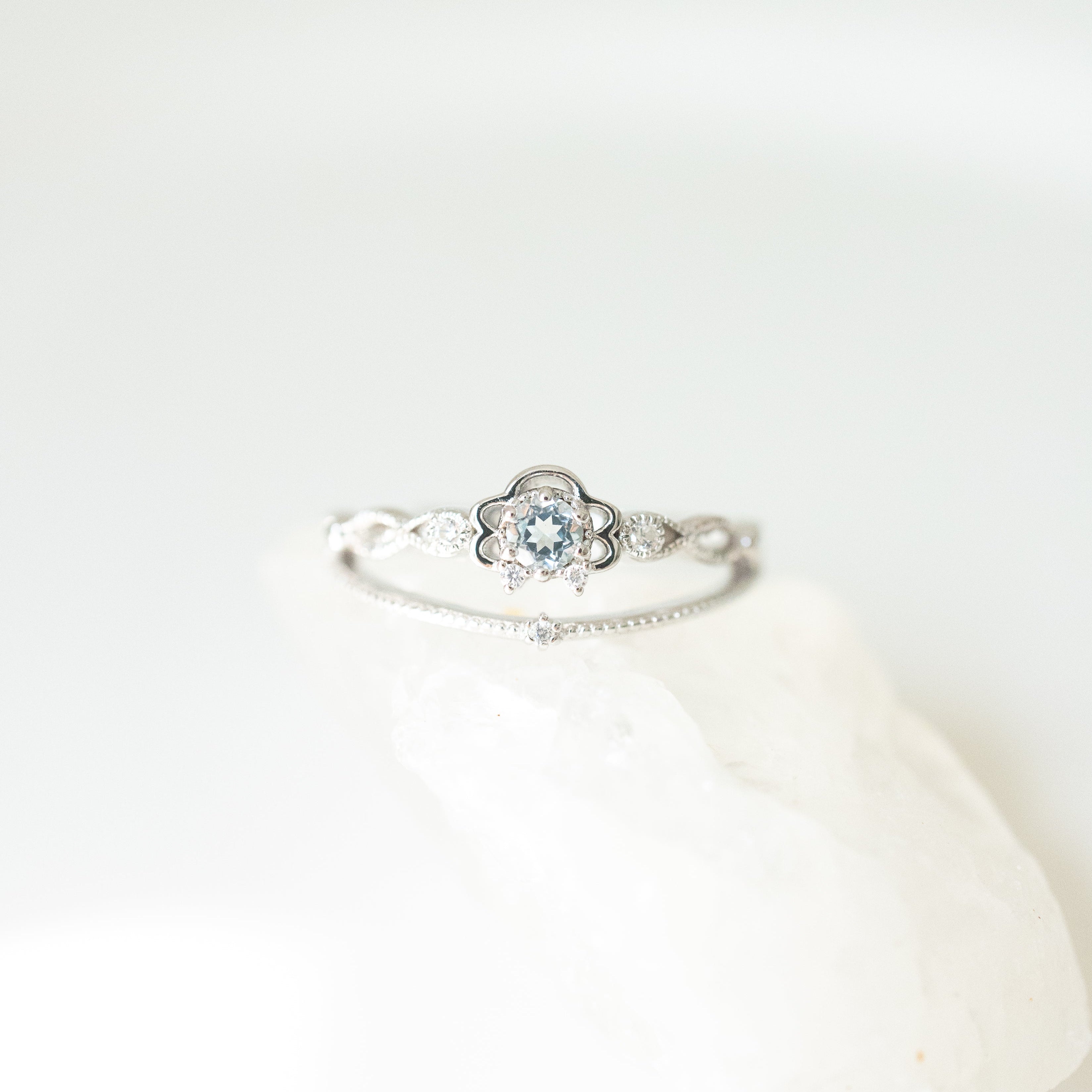 JULIET ADJUSTABLE SILVER RING - TOPAZ