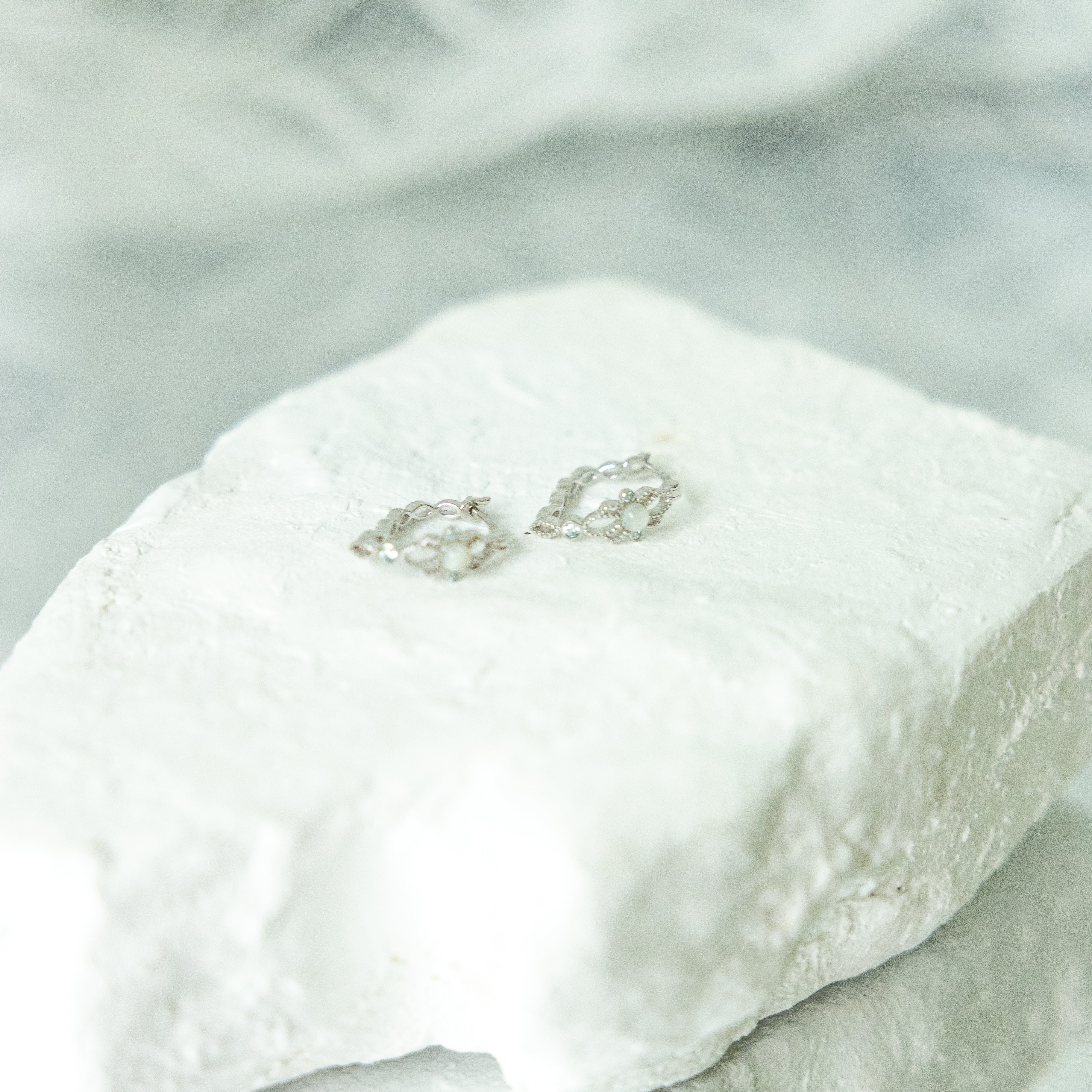 BELLA LACE EAR-HOOP SILVER EARRINGS