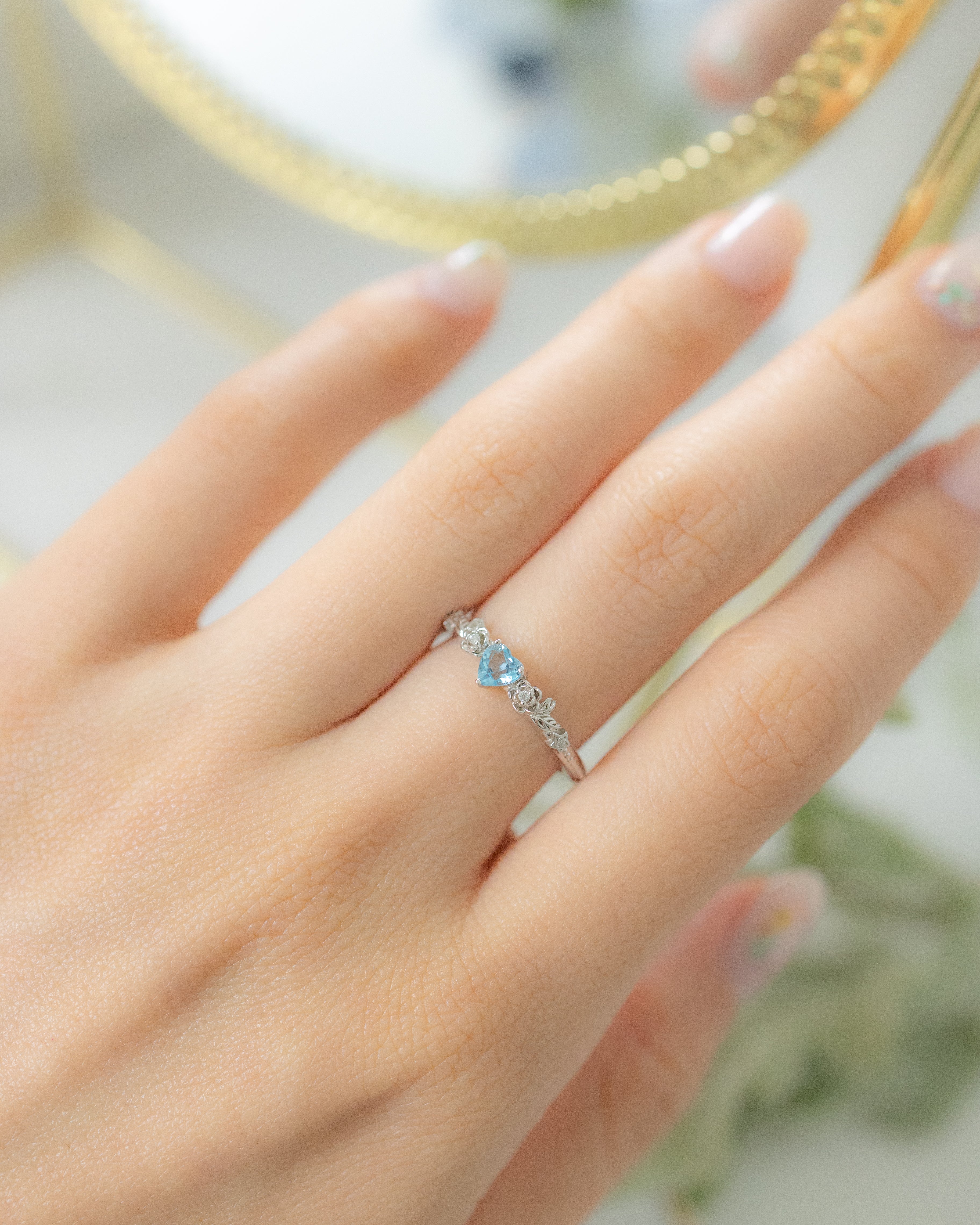 ROSE GARDEN ADJUSTABLE SILVER RING - TOPAZ