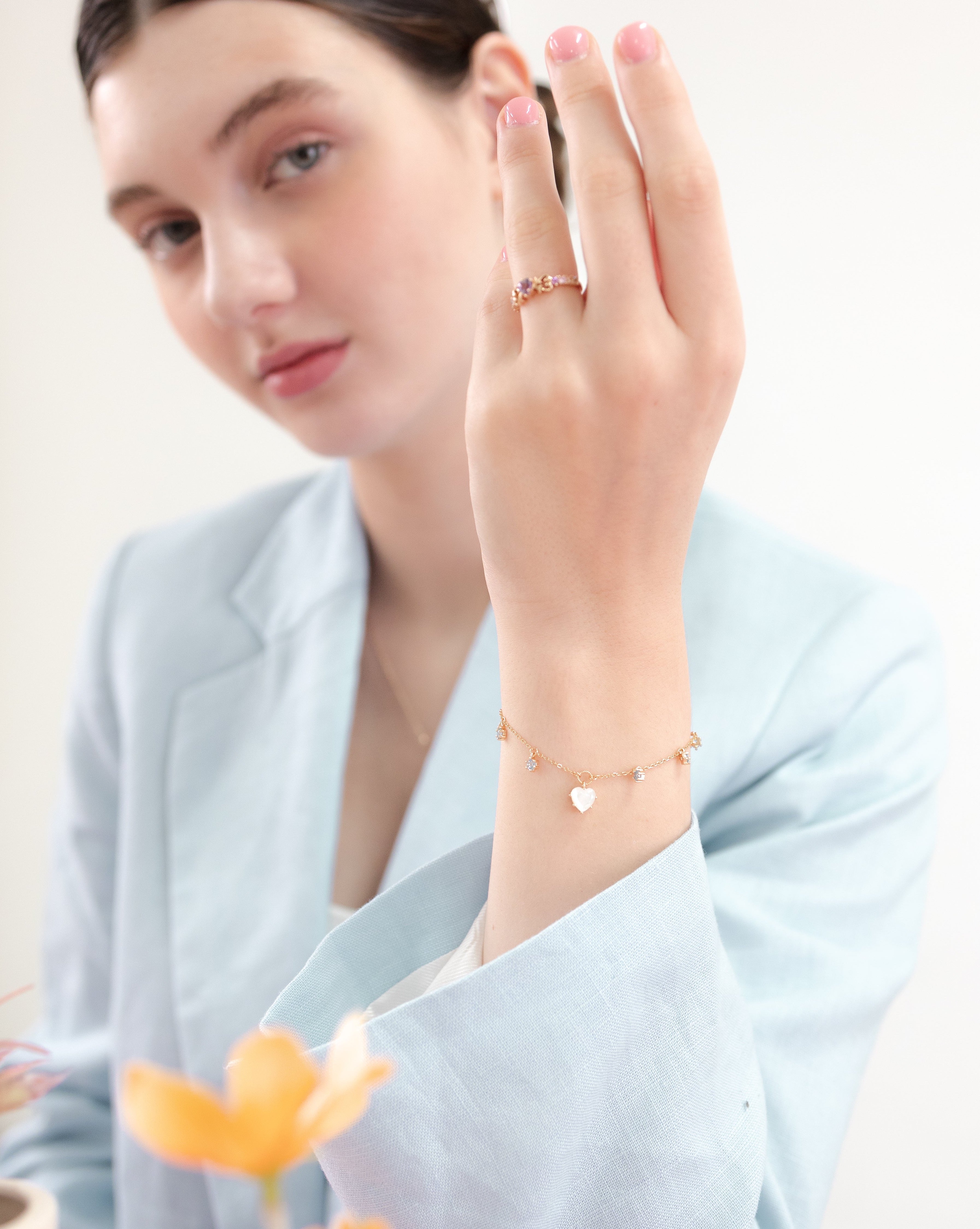 CHARMING WONDERS BRACELET - WHITE SHELL