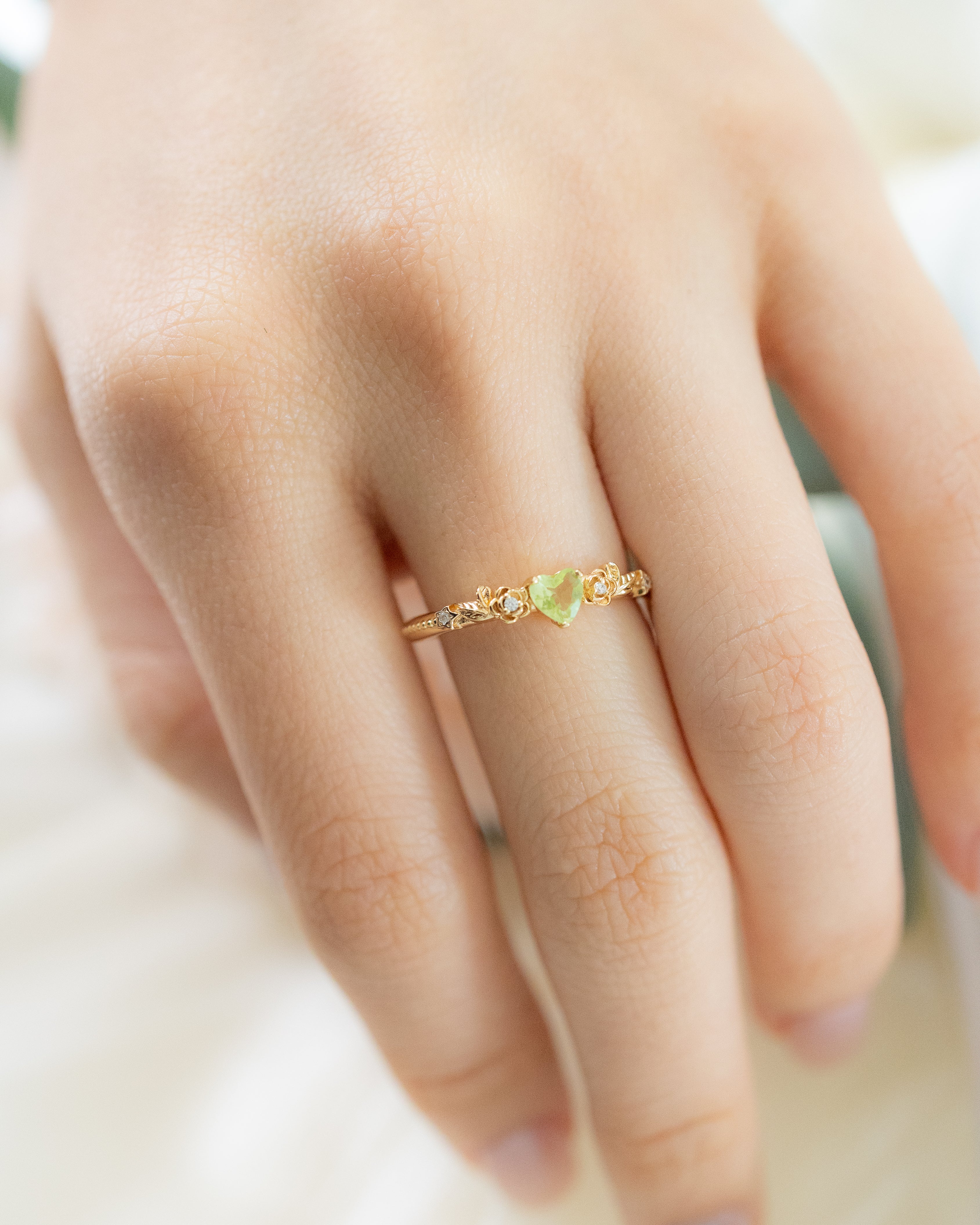 ROSE GARDEN ADJUSTABLE RING - OLIVINE