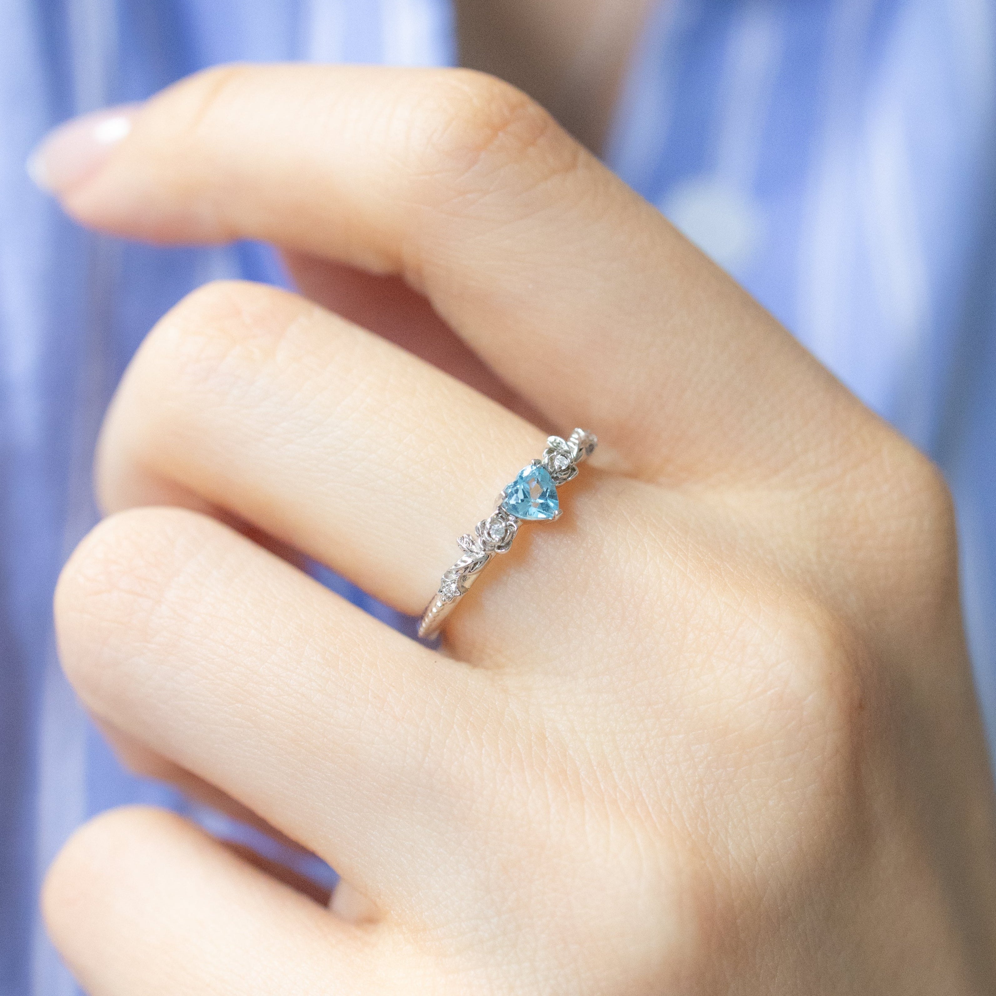 ROSE GARDEN ADJUSTABLE SILVER RING - TOPAZ
