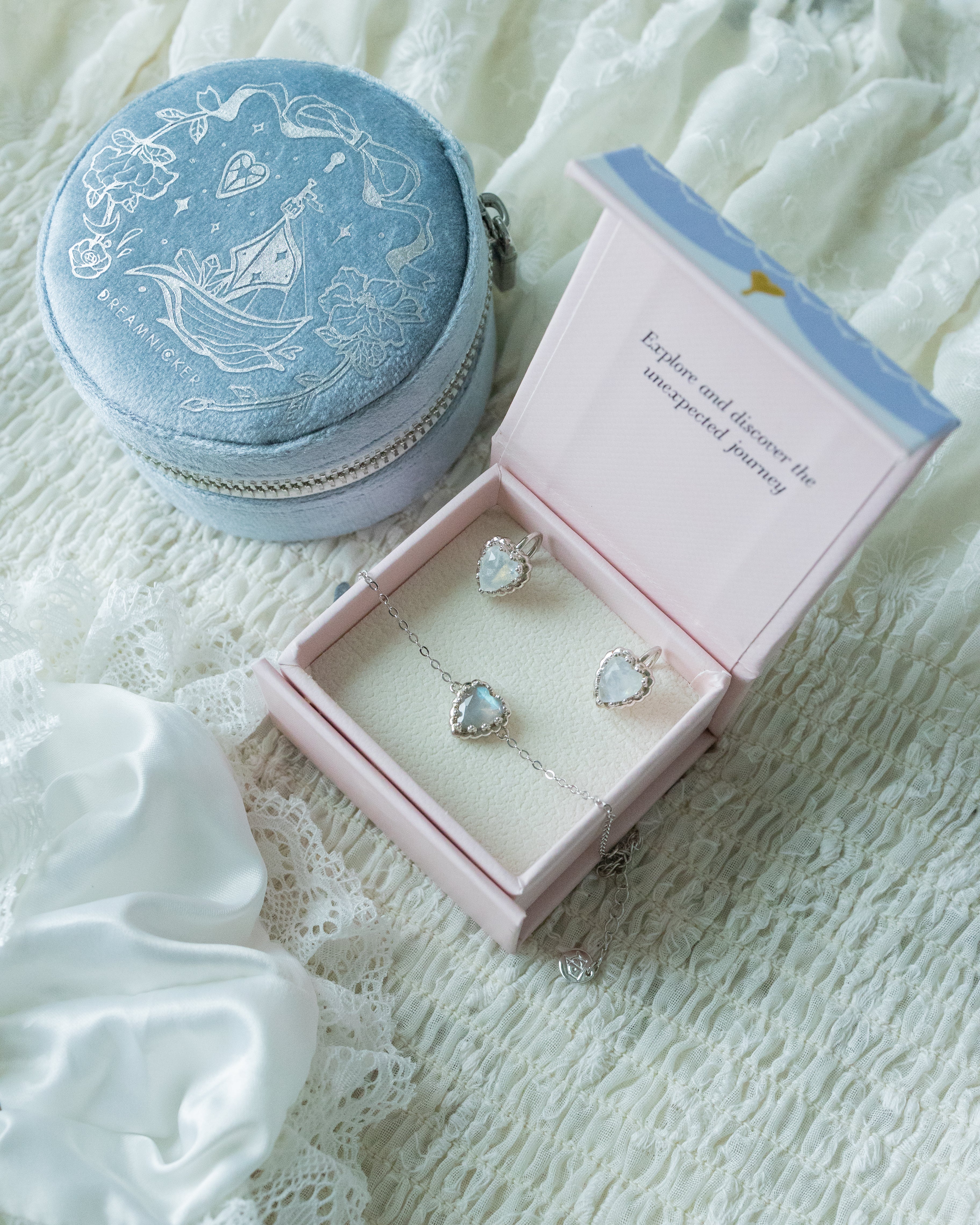 (FIRST DRAFT) TWIN SOULS HEART SILVER EARRINGS - MOONSTONE