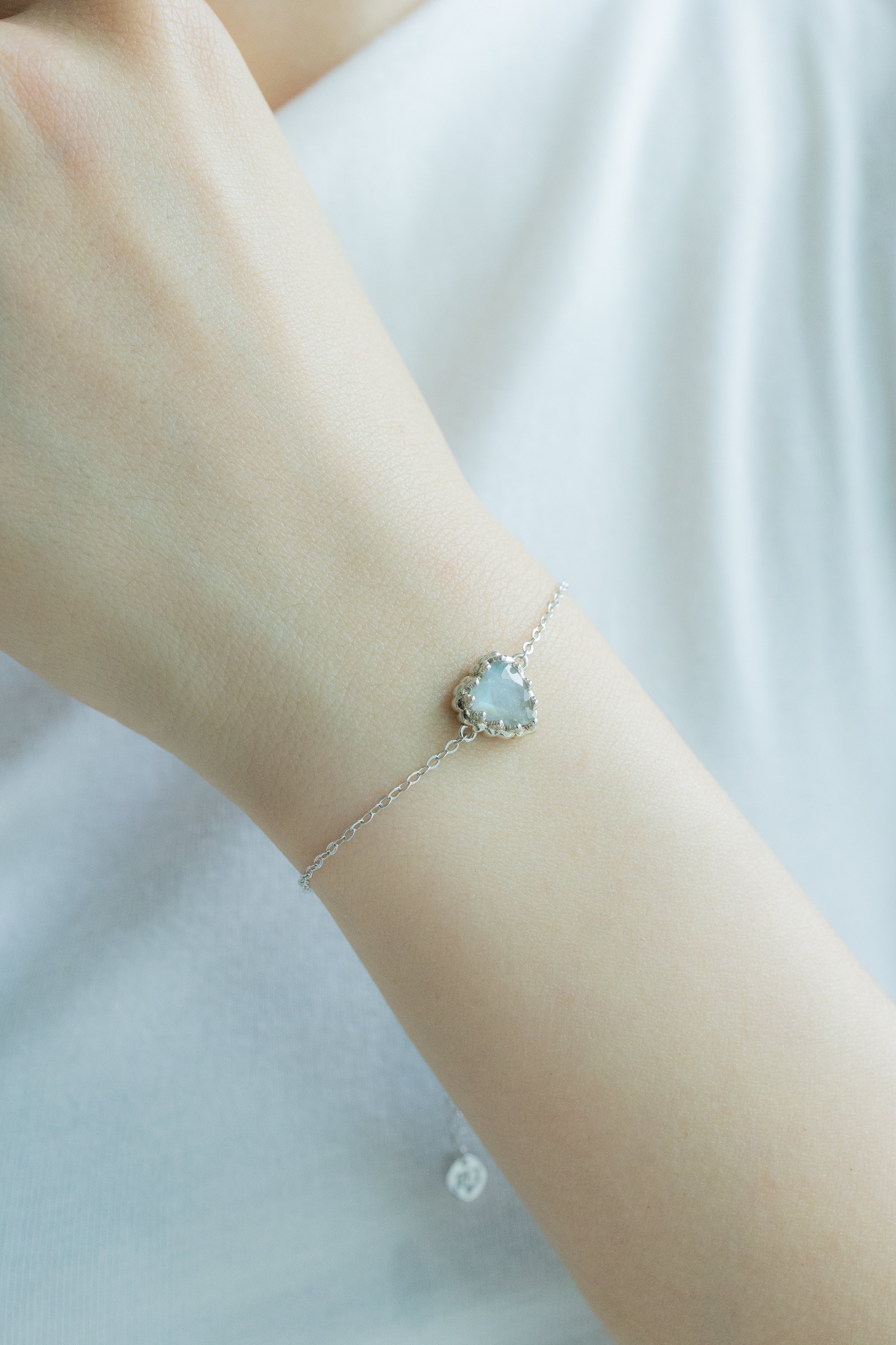 (FIRST DRAFT) TWIN SOULS HEART SILVER BRACELET - MOONSTONE