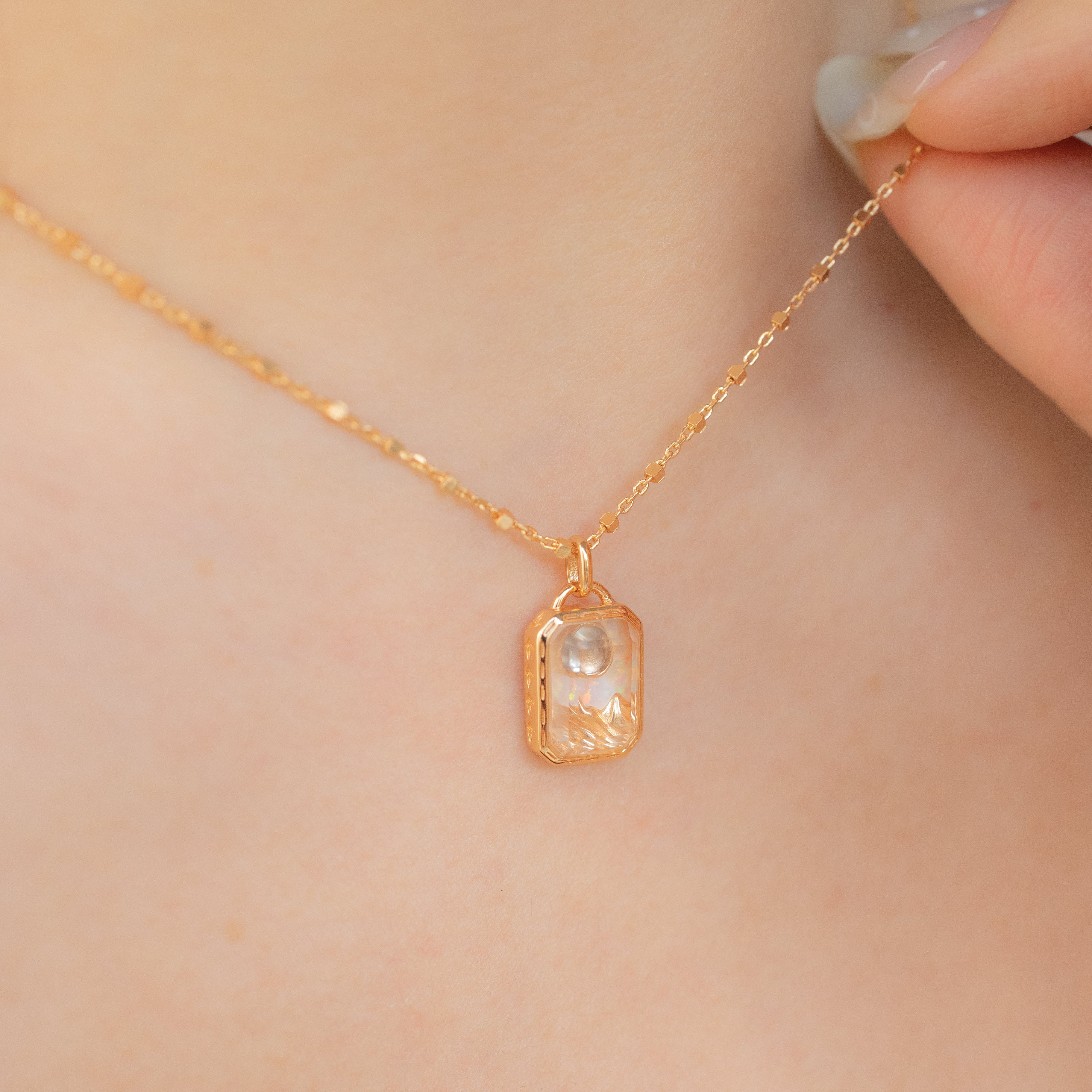 SKY FRAME NECKLACE