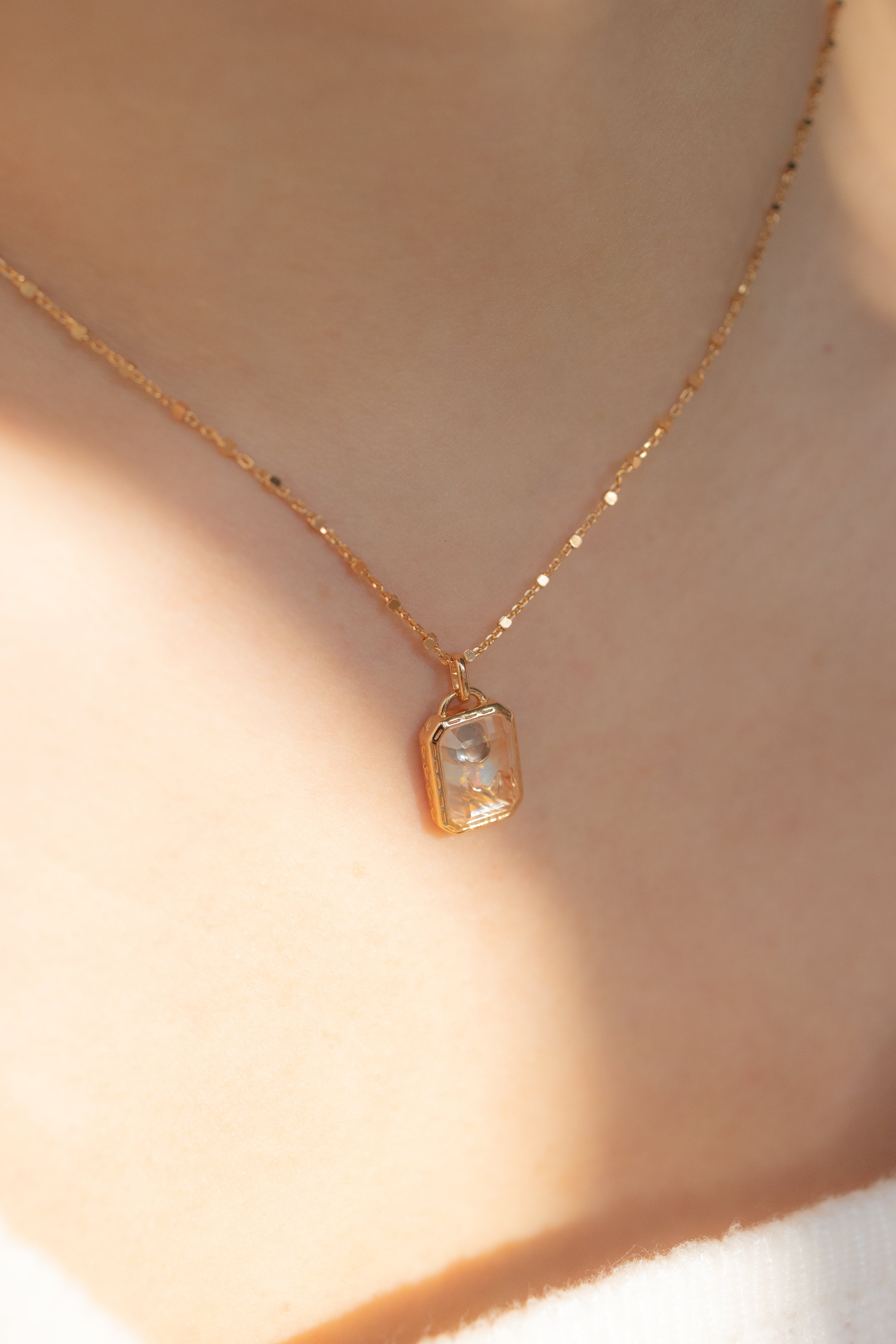SKY FRAME NECKLACE