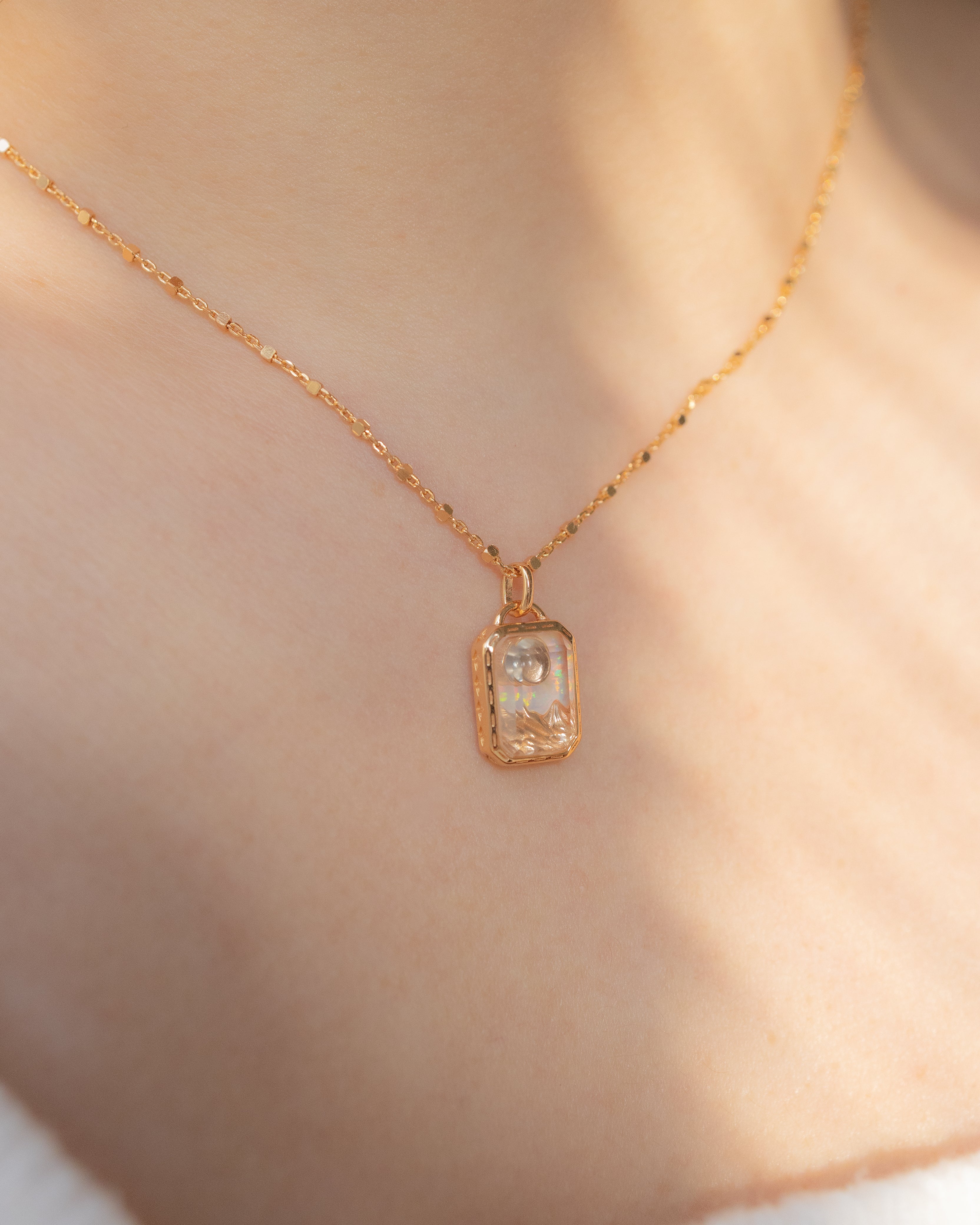 SKY FRAME NECKLACE