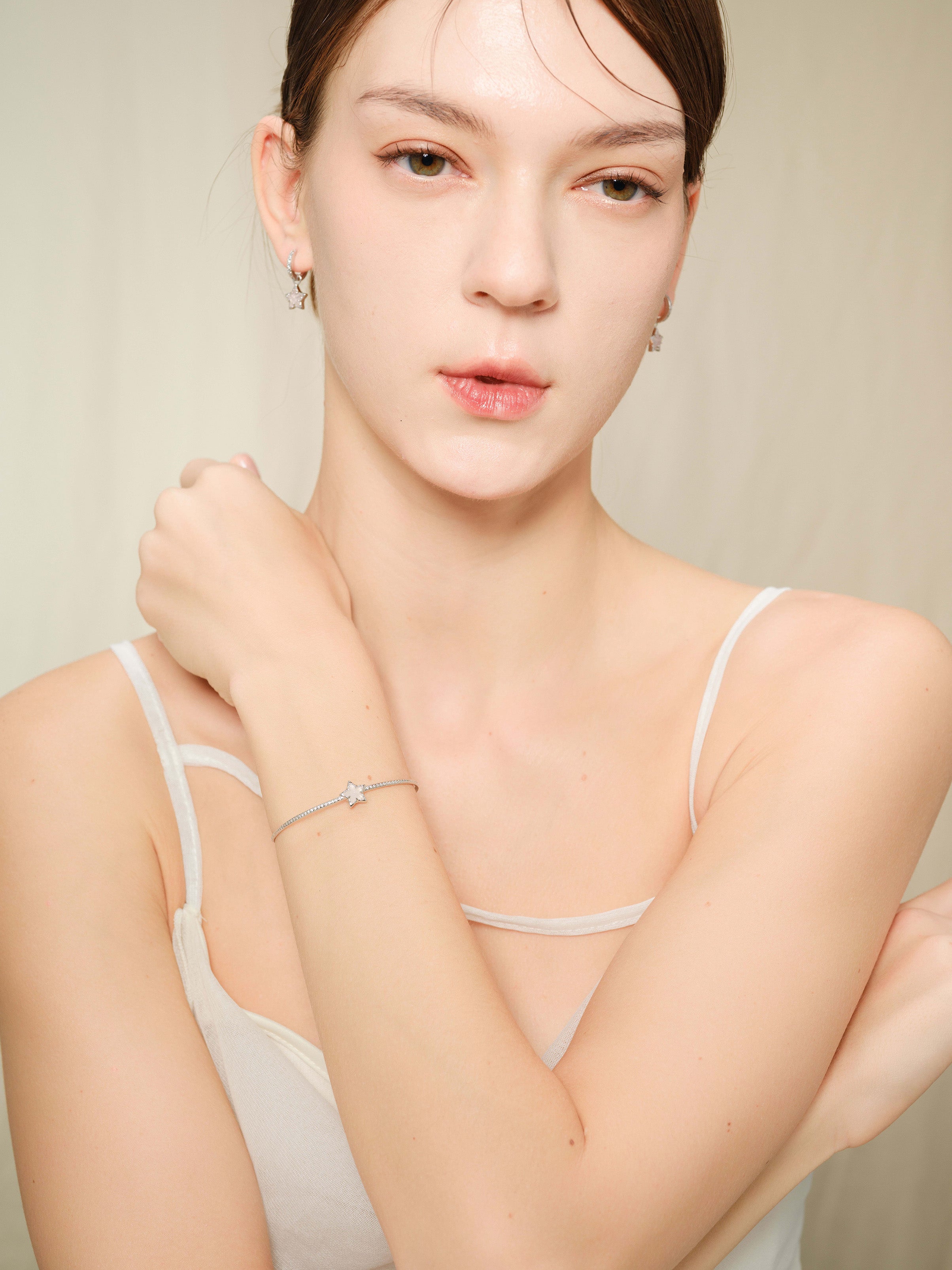 TWINKLING CHARM SILVER BANGLE BRACELET - ROSE QUARTZ