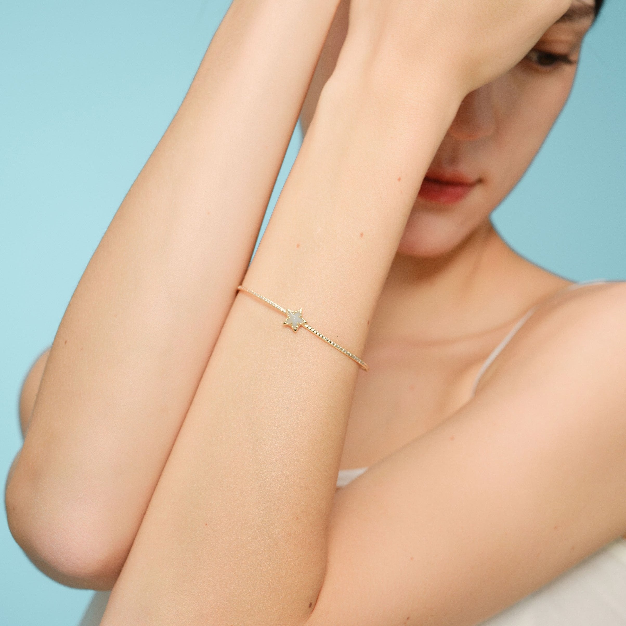 TWINKLING CHARM BANGLE BRACELET - AQUAMARINE