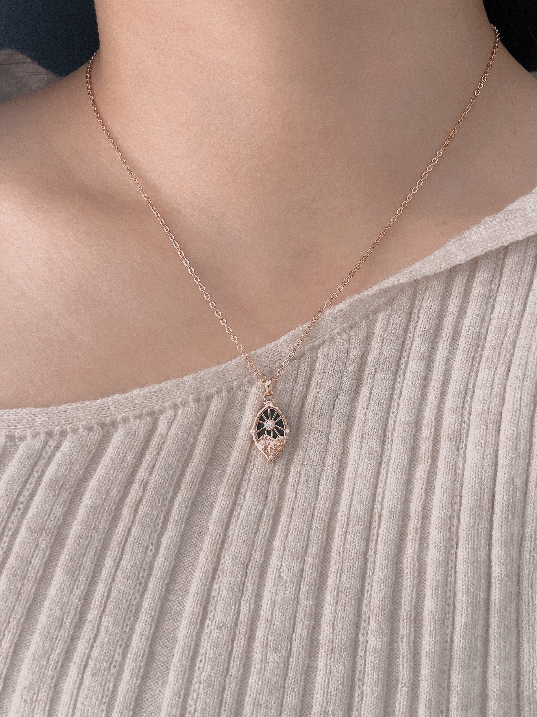 MIDNIGHT GUARDIAN NECKLACE - OBSIDIAN
