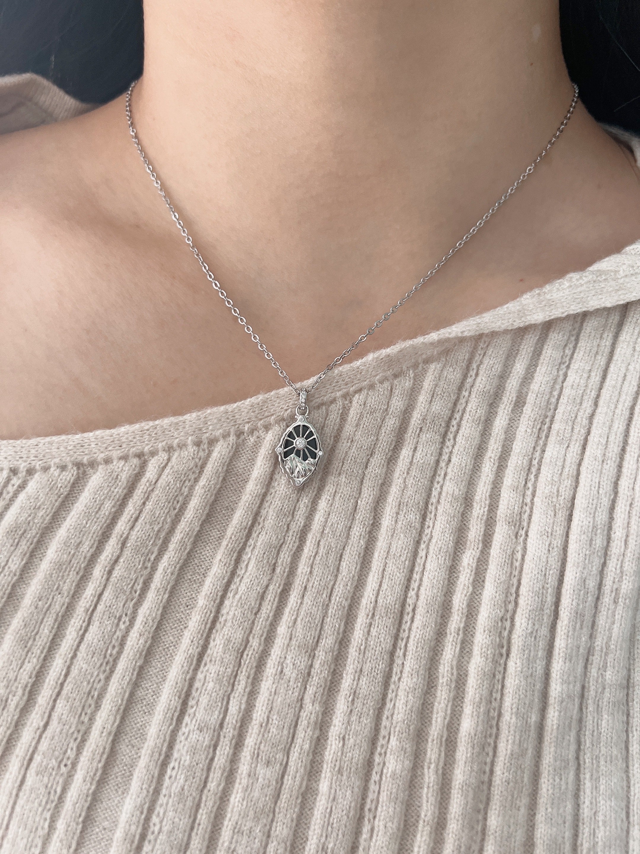 MIDNIGHT GUARDIAN SILVER NECKLACE - OBSIDIAN