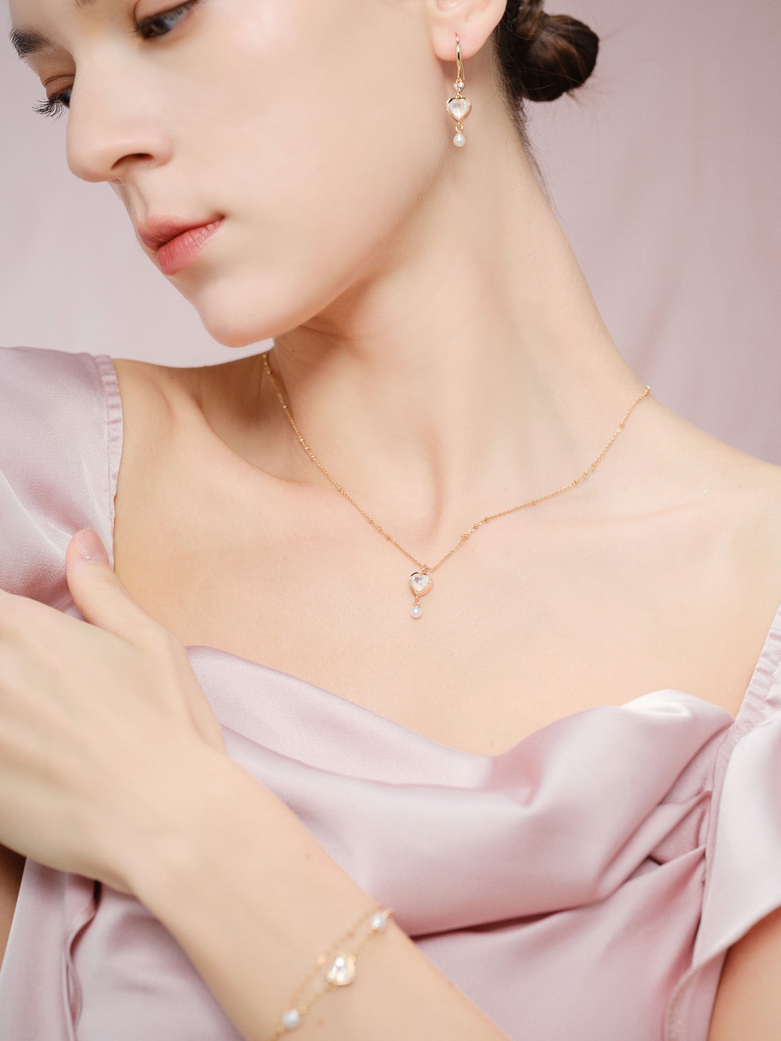 LOVER'S SNOWFALL NECKLACE - MOONSTONE