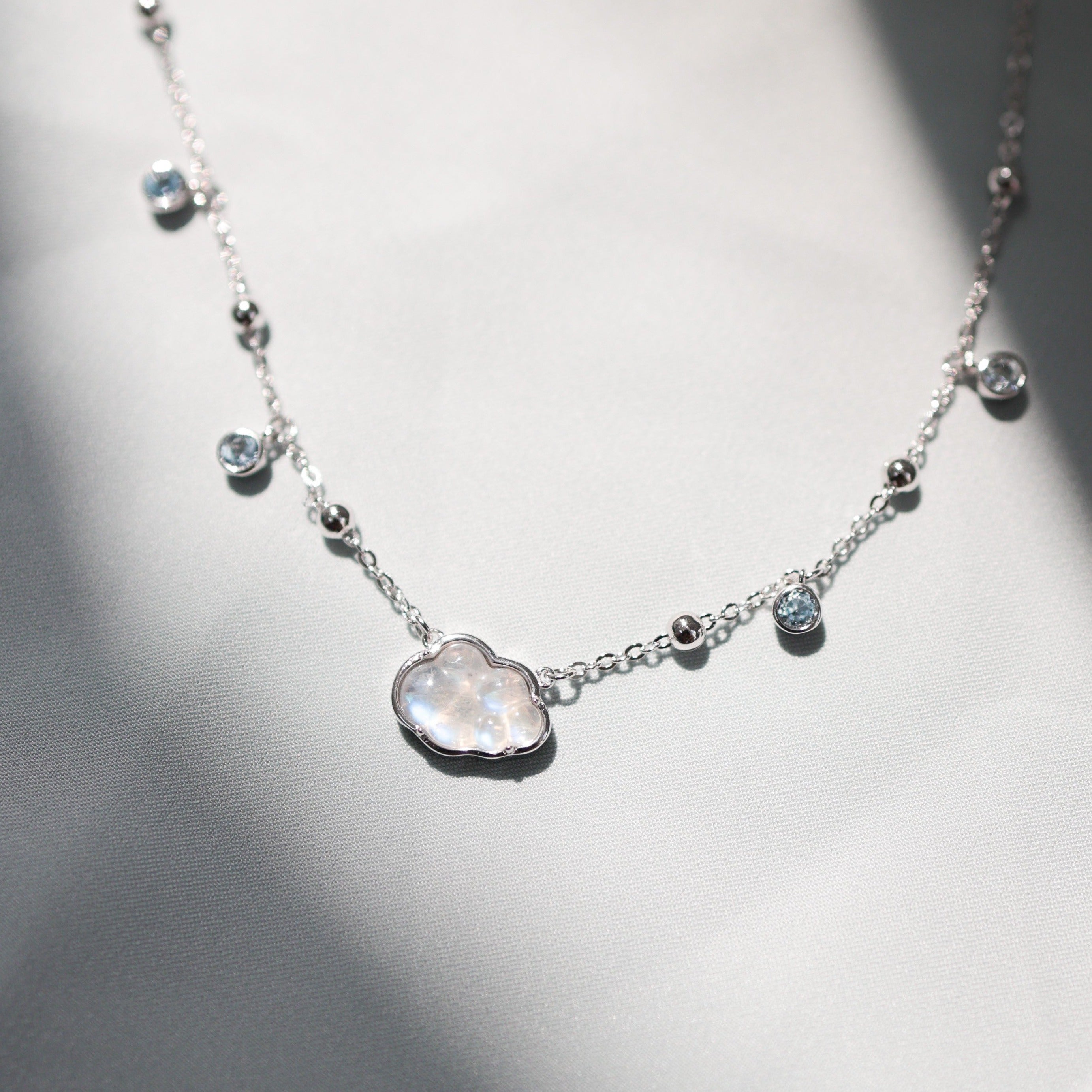 BUBBLE CLOUD SILVER NECKLACE - MOONSTONE
