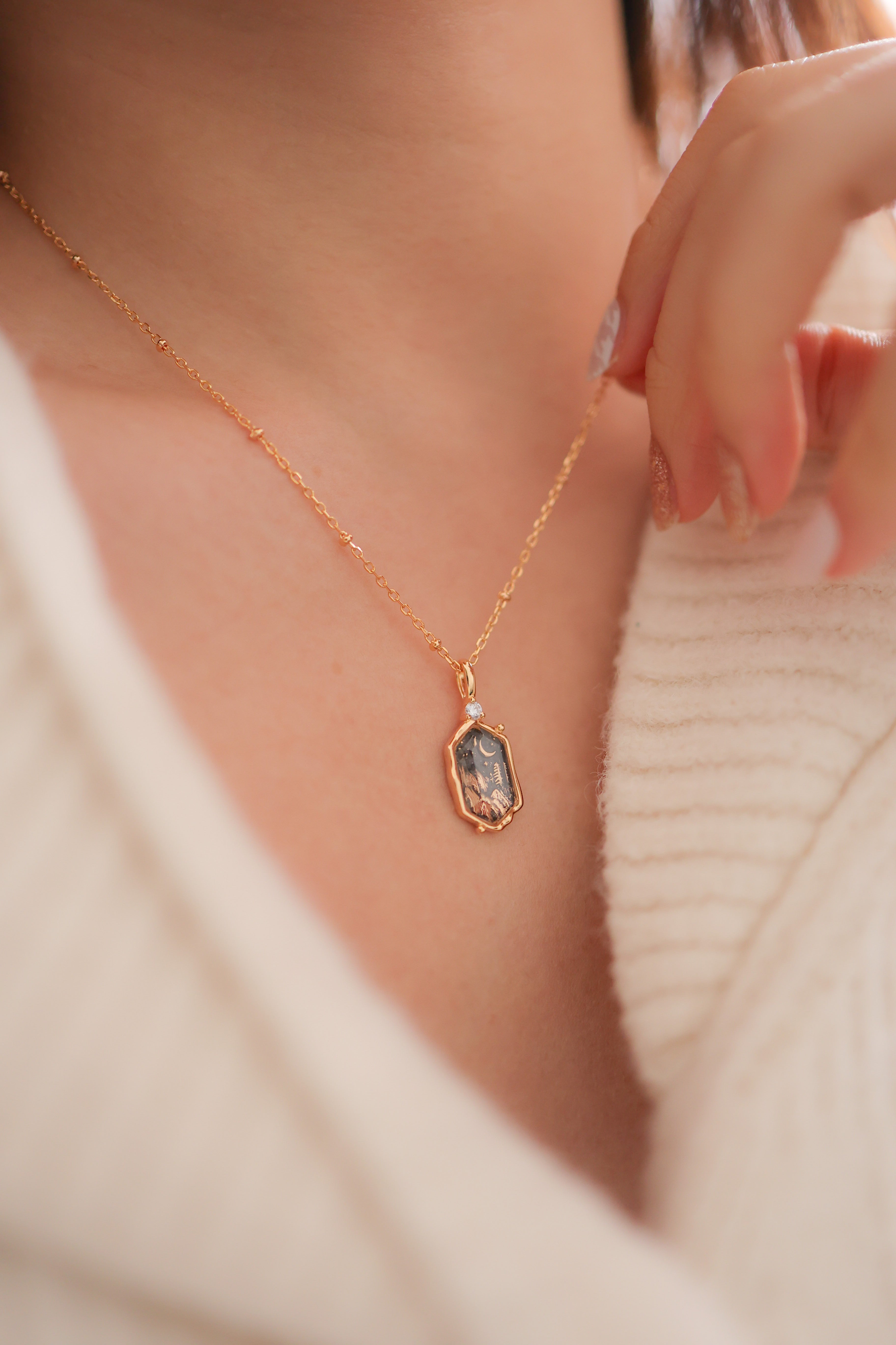 THE MID NIGHT STORY TELLER NECKLACE