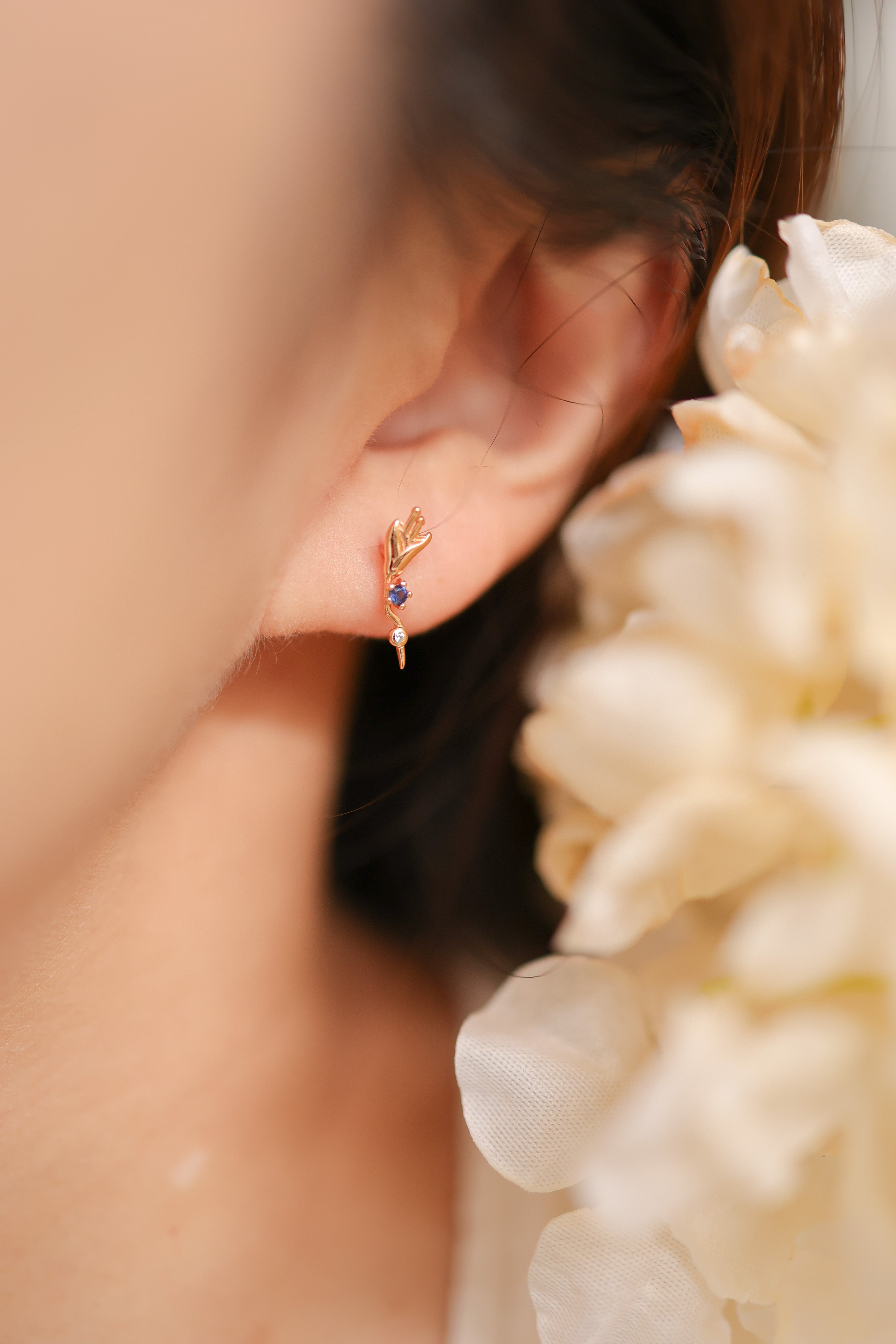 LOVE ME OR NOT EAR STUD - KYANITE - TOPAZ