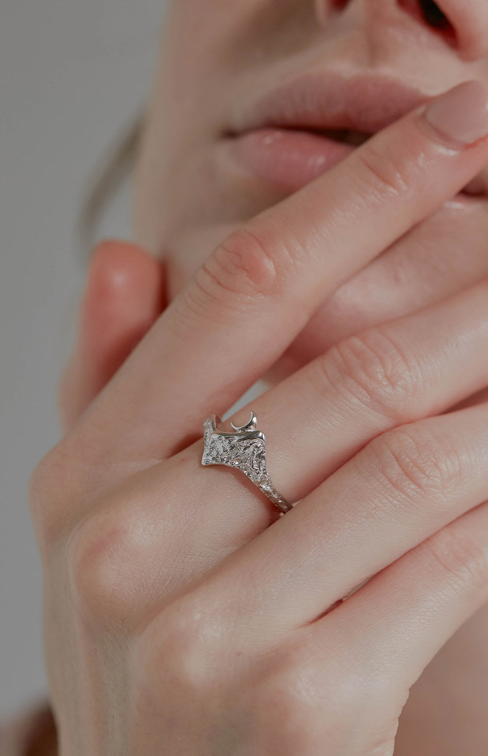 NIGHT MOUNTAIN SILVER RING