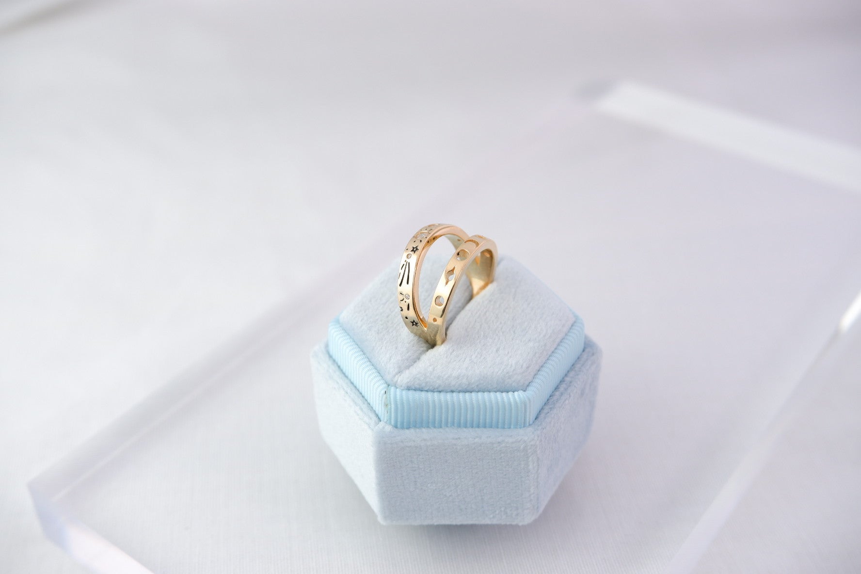 TRAVEL THE UNIVERSE RING