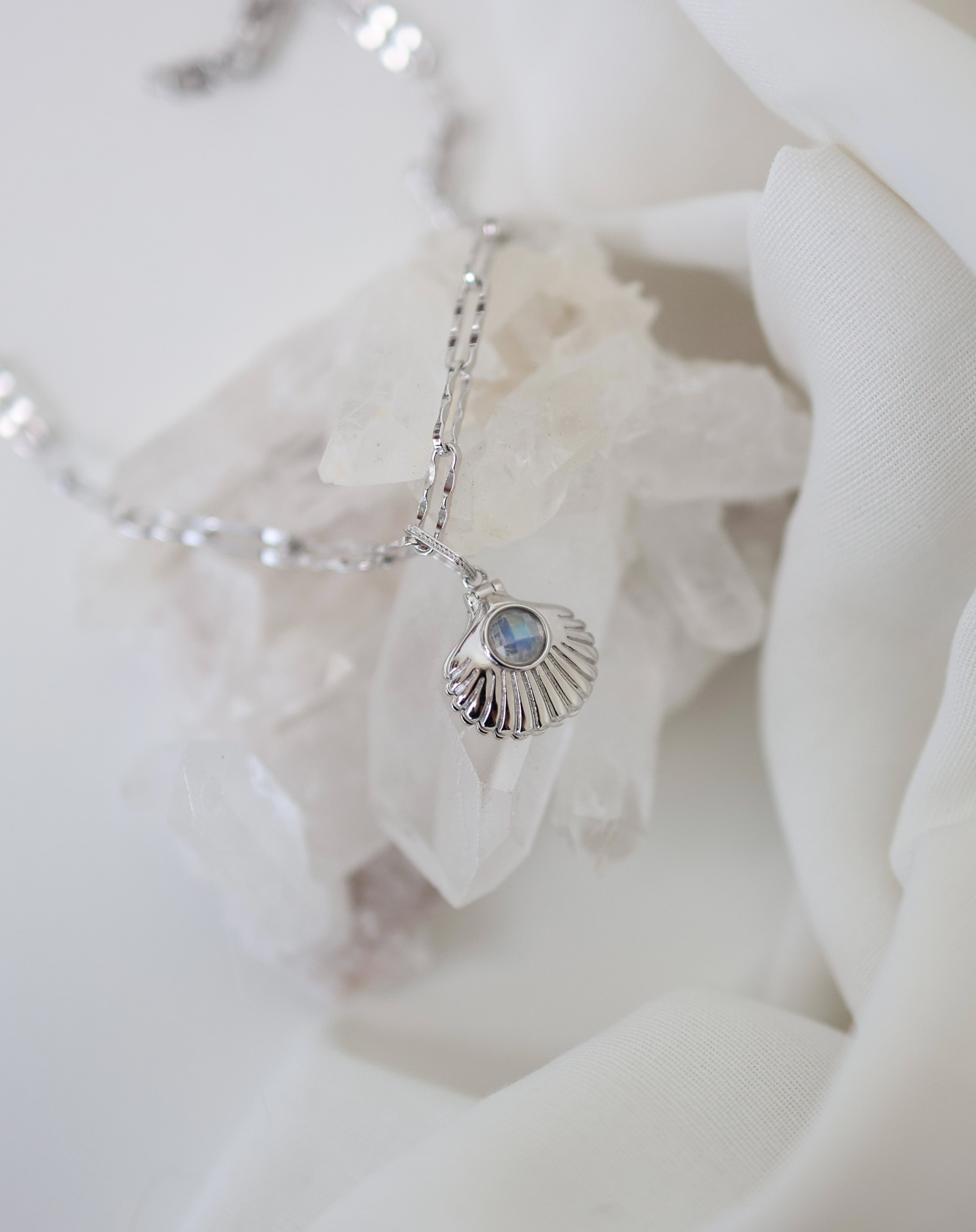 The shell moonstone silver chain necklaces (Two way wearing)