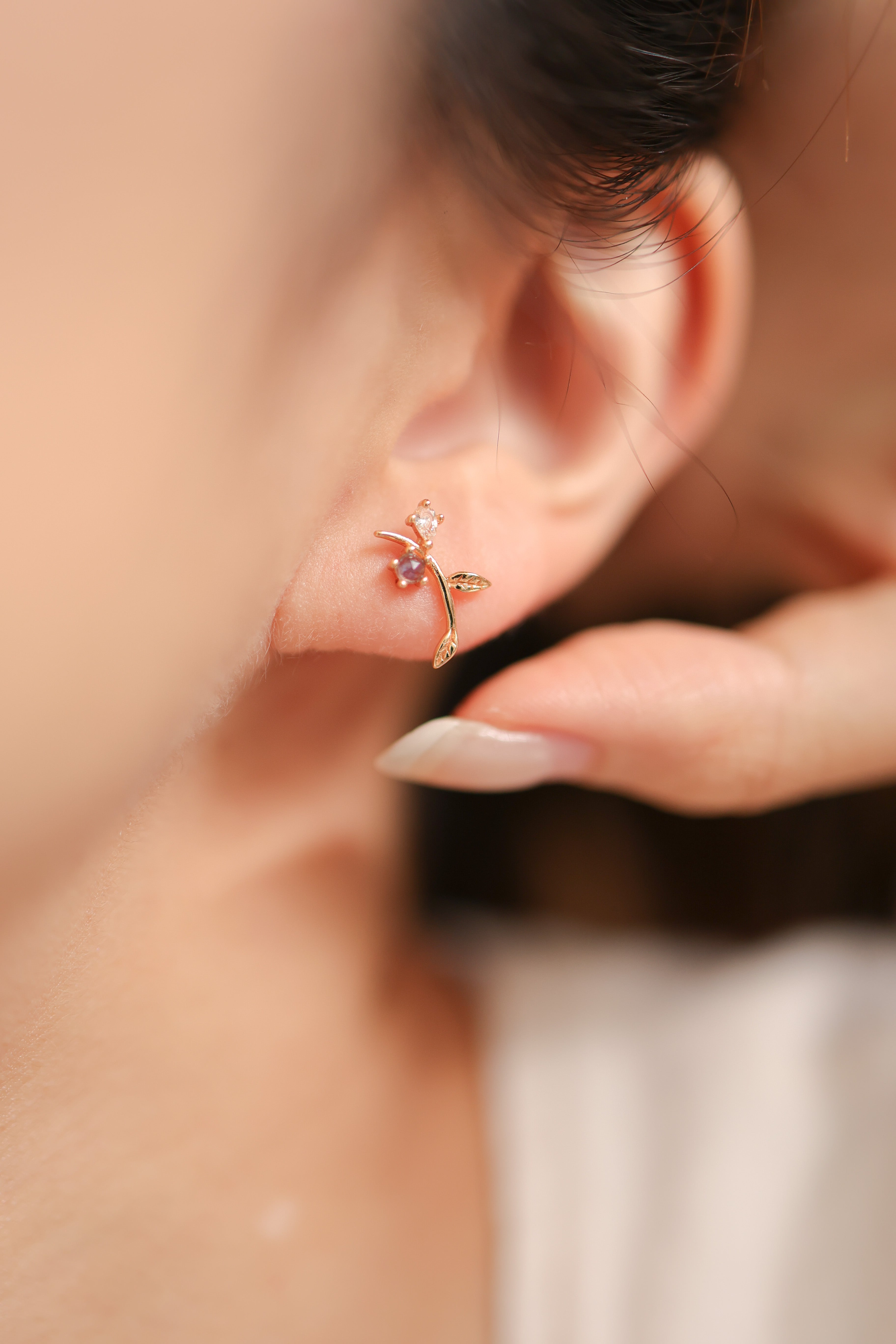 DANCING FLORA GEMSTONE - SHELL - TOPAZ - CORDIERITE