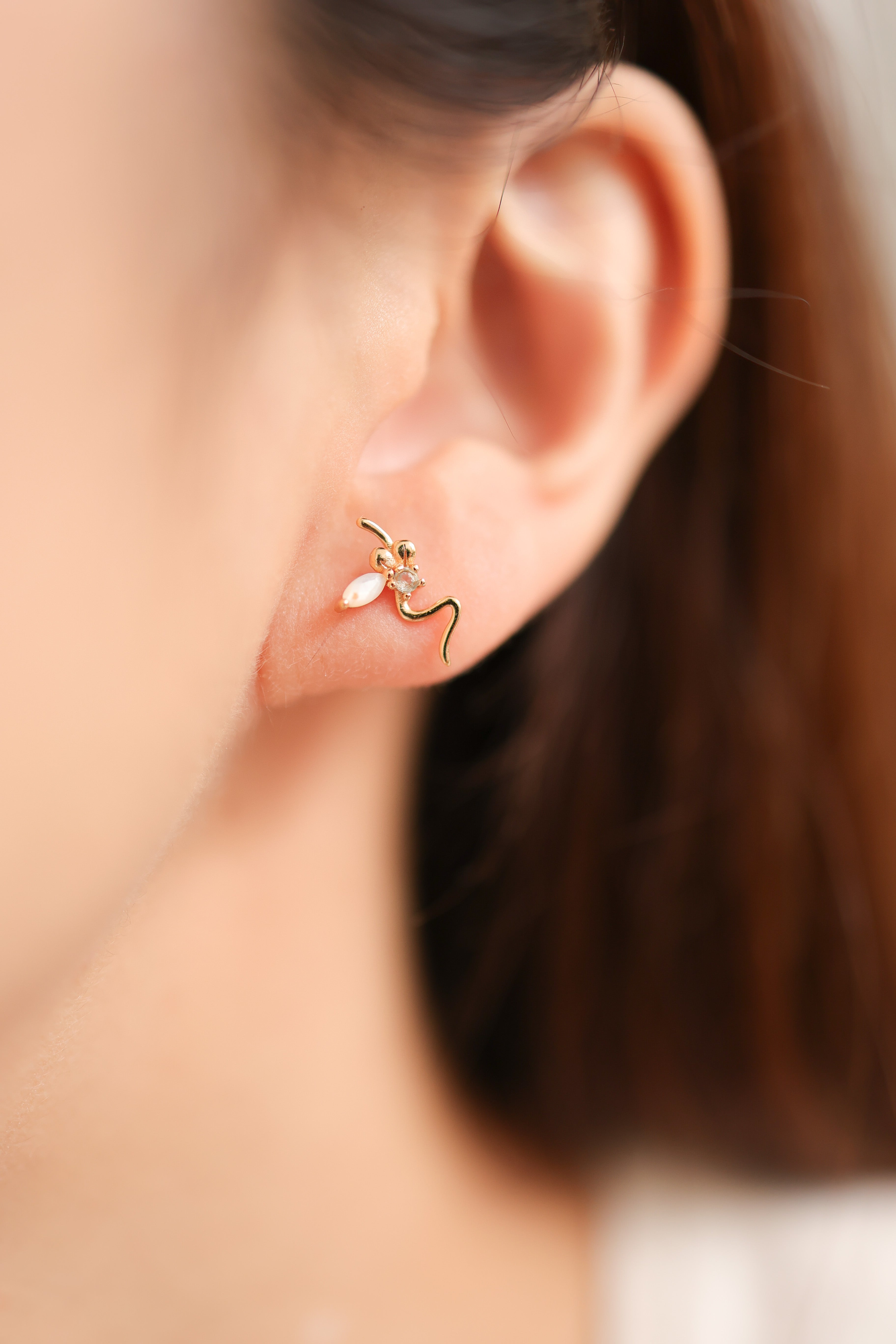 DANCING FLORA GEMSTONE - SHELL - TOPAZ - CORDIERITE