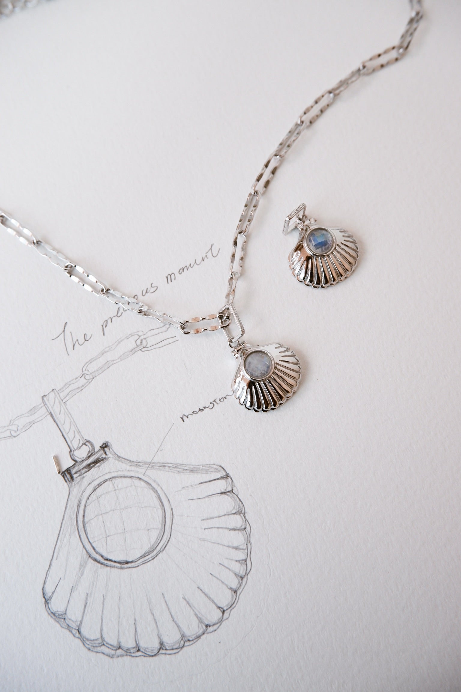 The shell moonstone silver chain necklaces (Two way wearing)