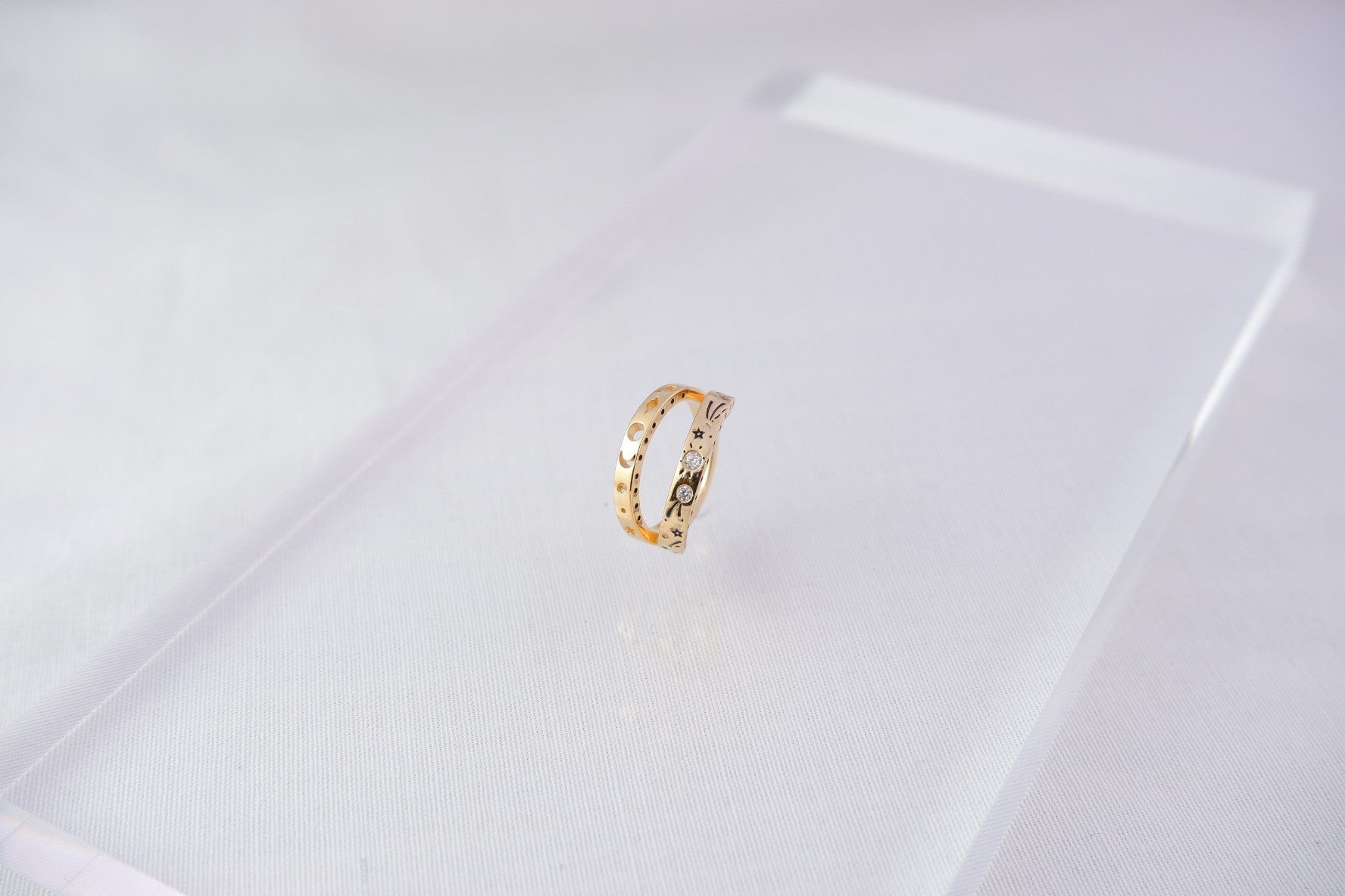 TRAVEL THE UNIVERSE RING