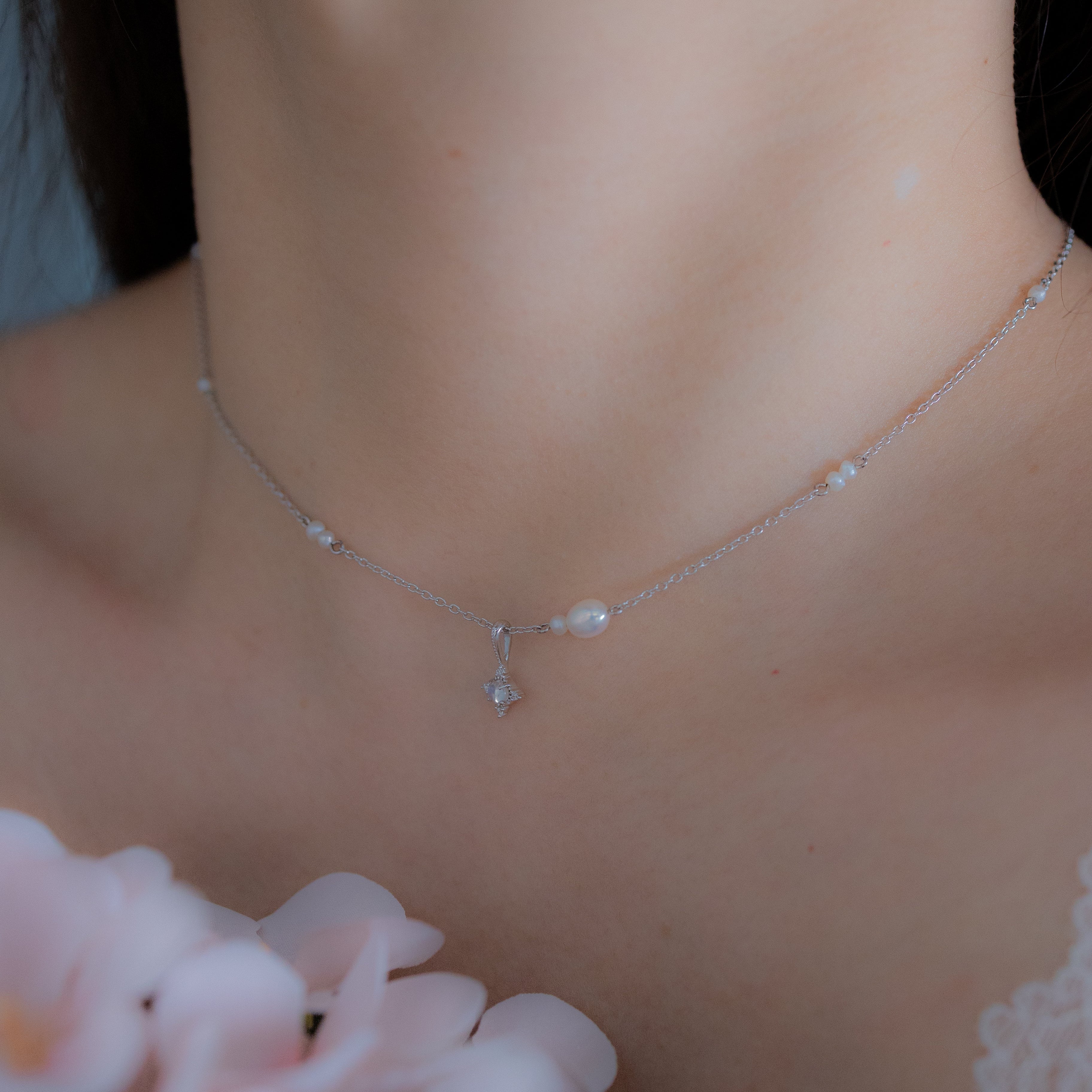 LITTLE STAR WITH PEARLS SILVER NECKLACE (MOONSTONE)