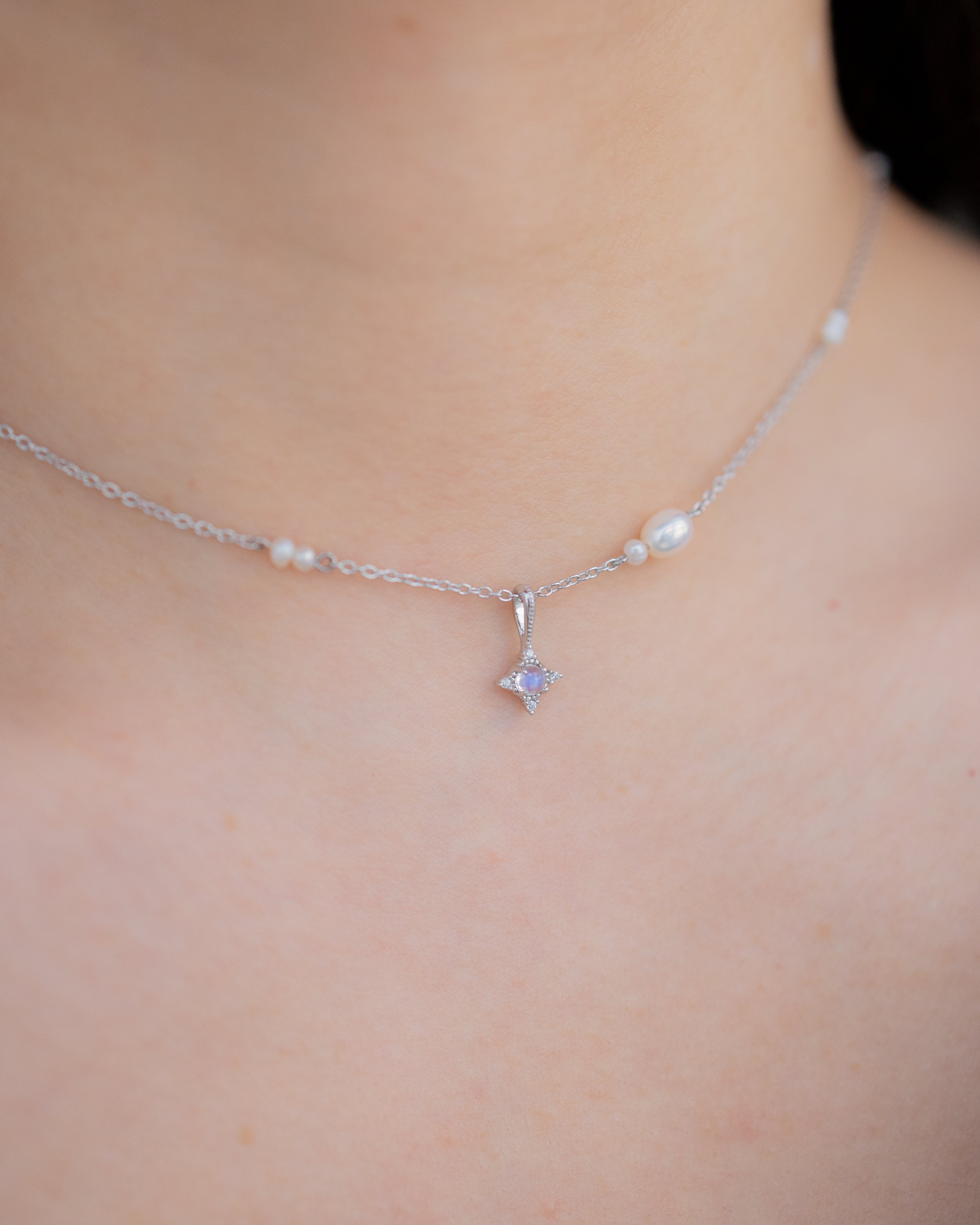 LITTLE STAR WITH PEARLS SILVER NECKLACE (MOONSTONE)