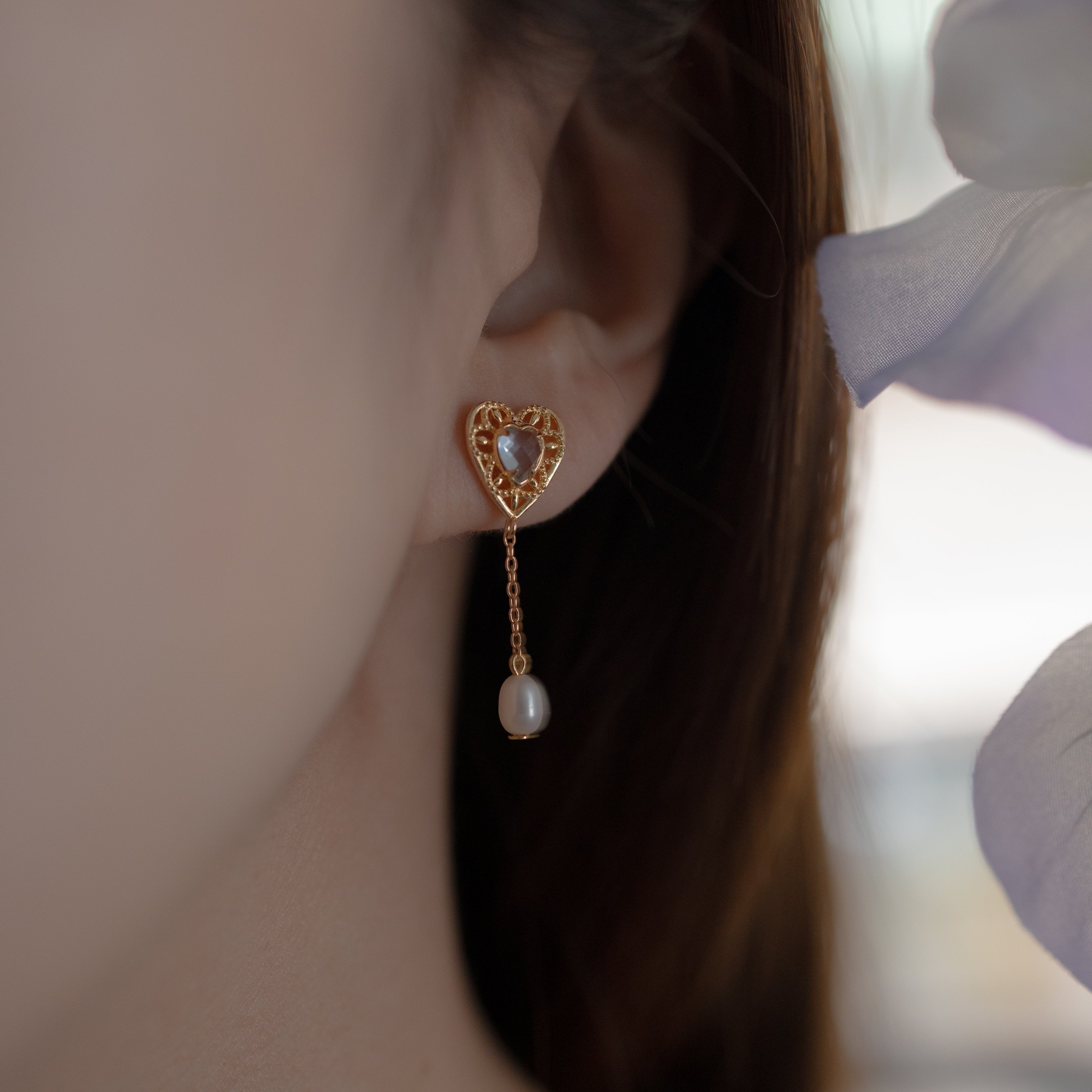 THE AQUA LACE HEART LONG EARRINGS