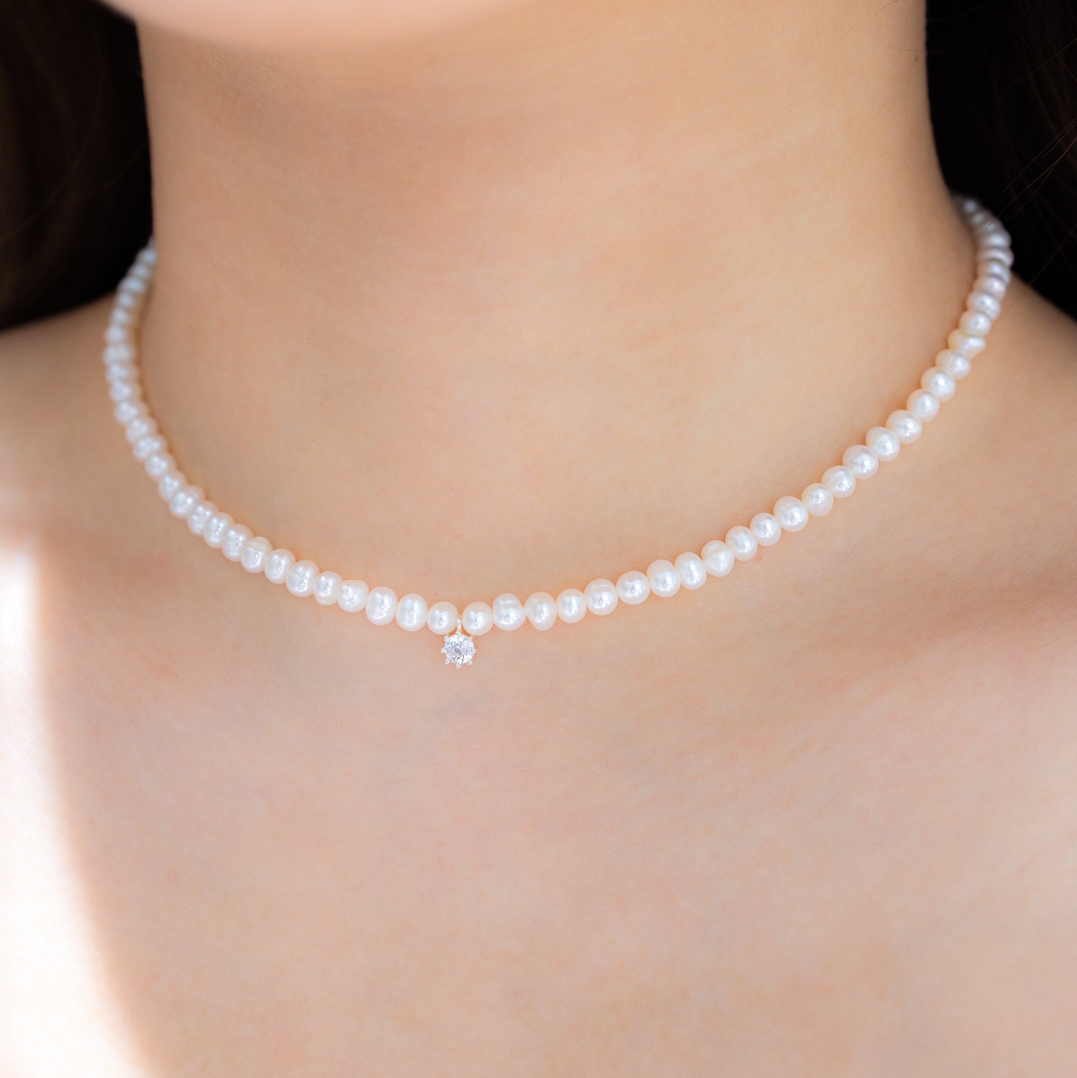 ELEGANT DROP SILVER NECKLACE - PEARLS