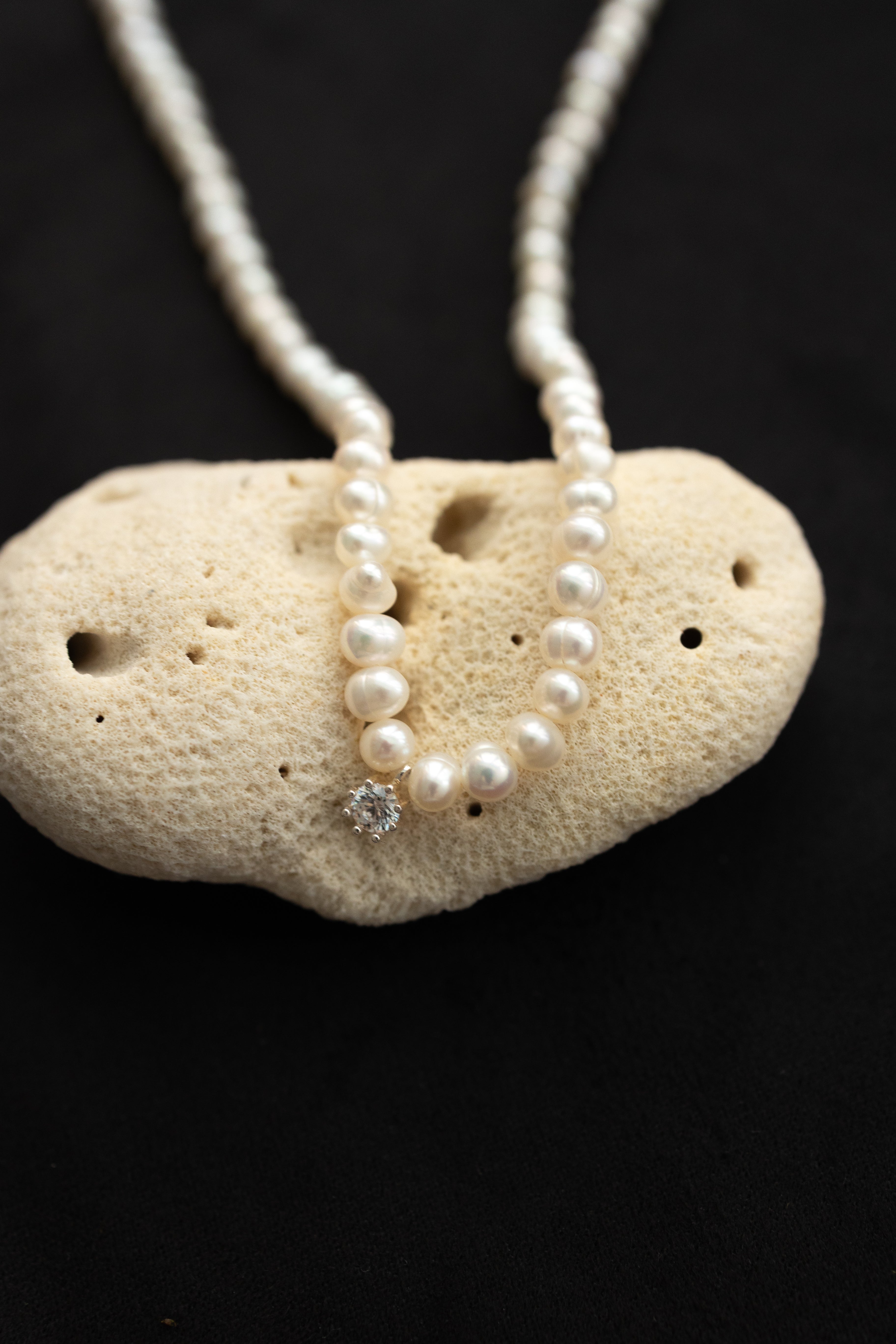 ELEGANT DROP SILVER NECKLACE - PEARLS