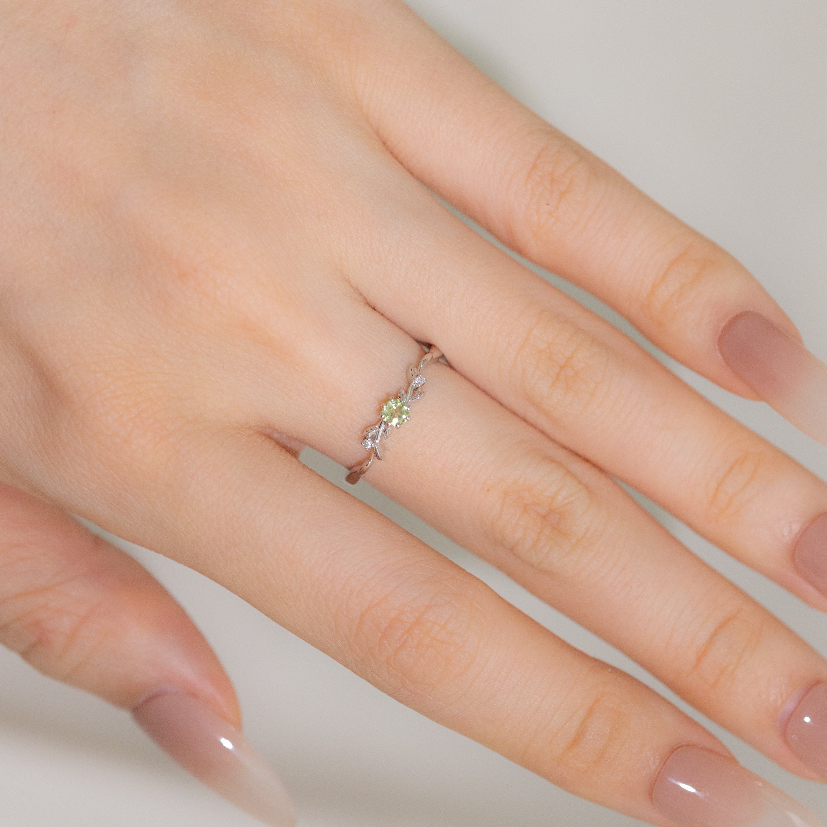 CHLOE DAINTY GARDEN SILVER RING - OLIVINE