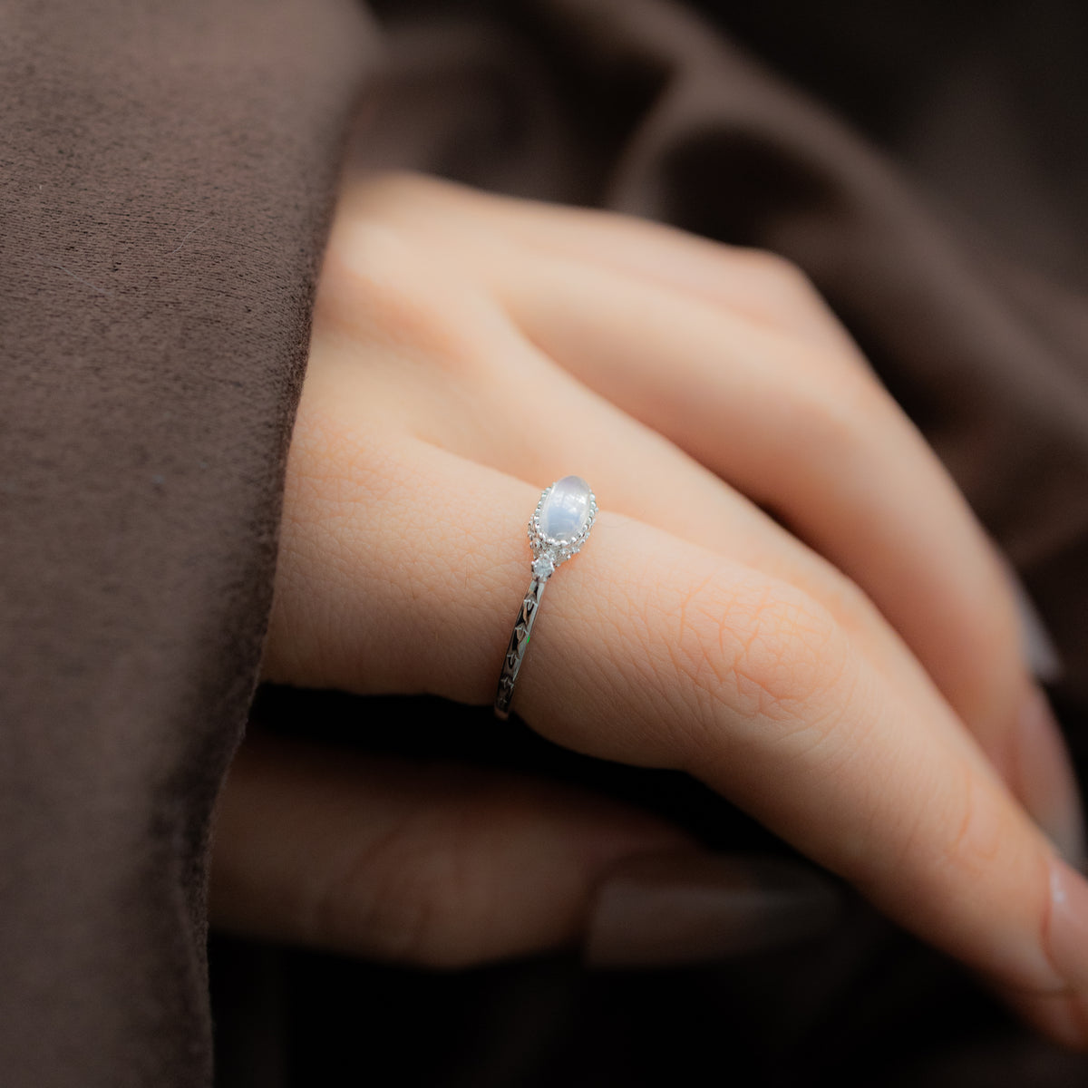 THE HALO OVAL SILVER RING - MOONSTONE