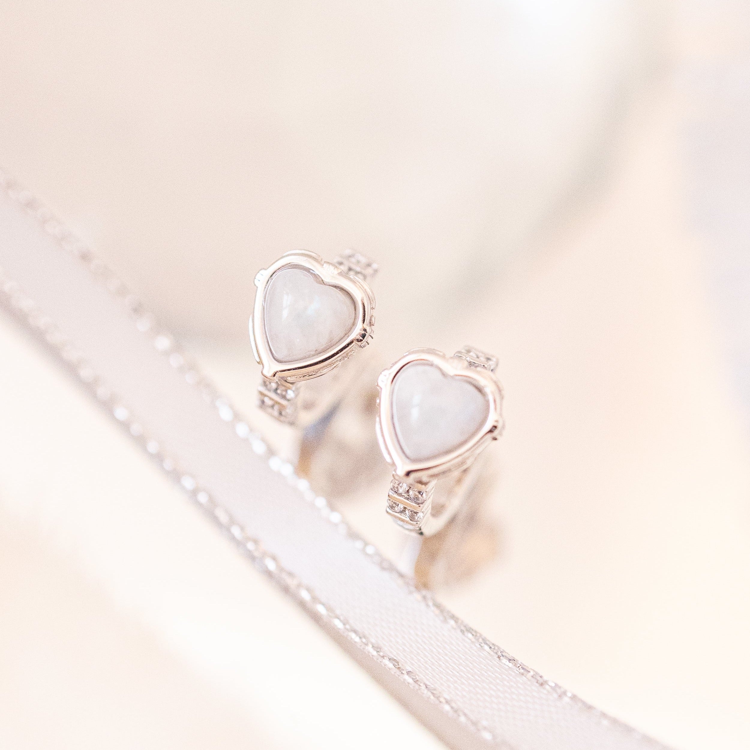 🎃MINI HEART MOONSTONE SILVER HUGGIES EARRINGS