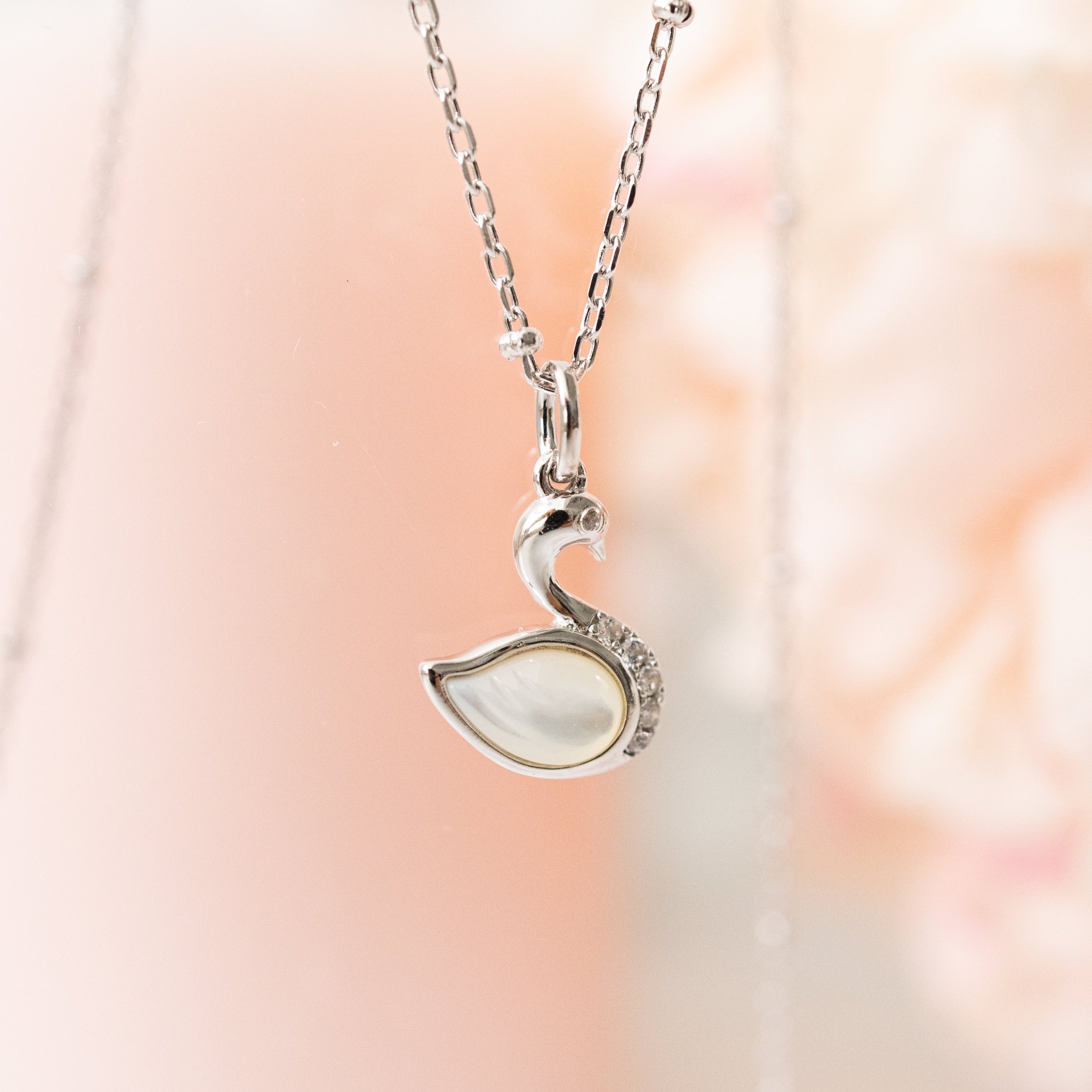 SWAN LOVE SILVER NECKLACE