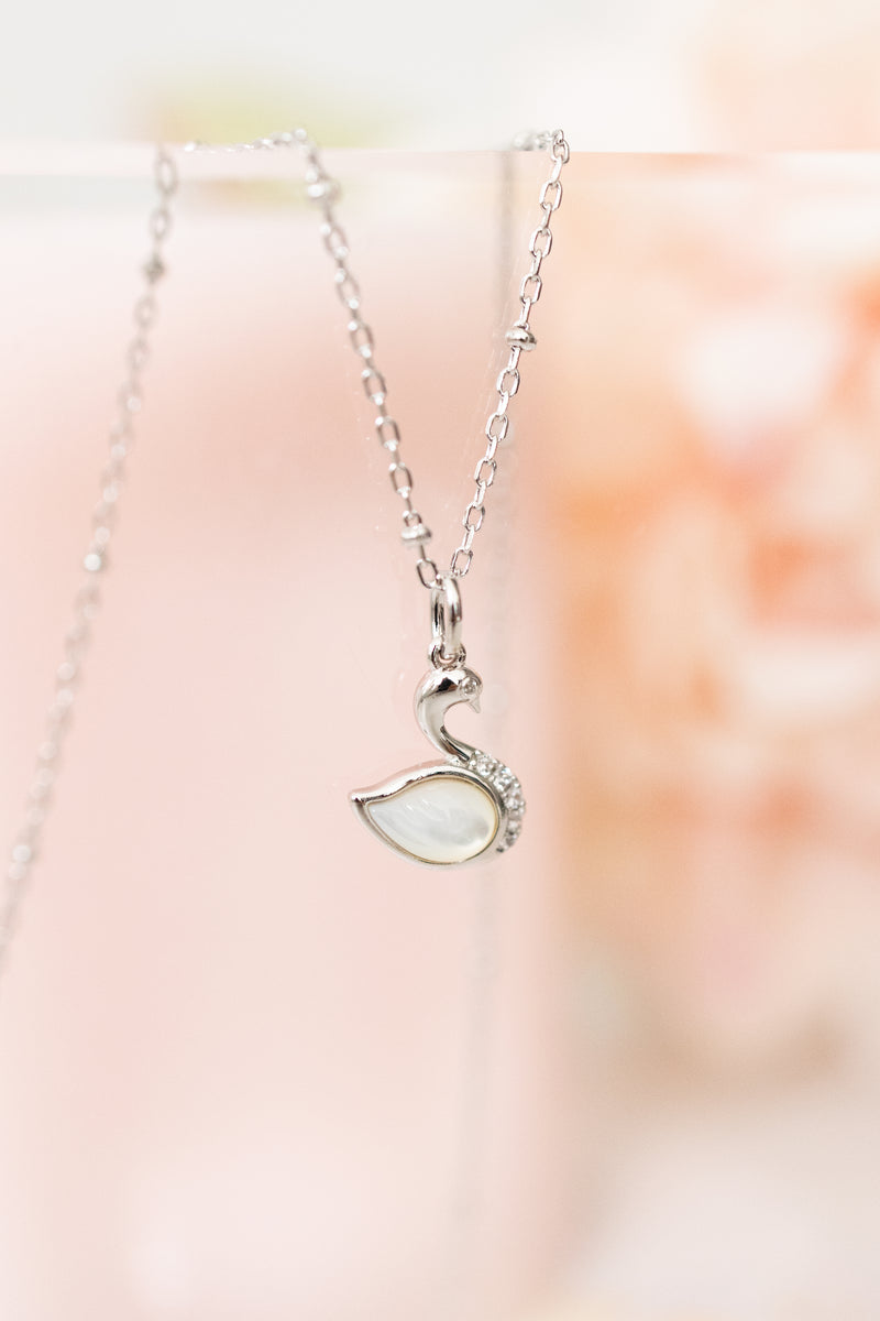 SWAN LOVE SILVER NECKLACE